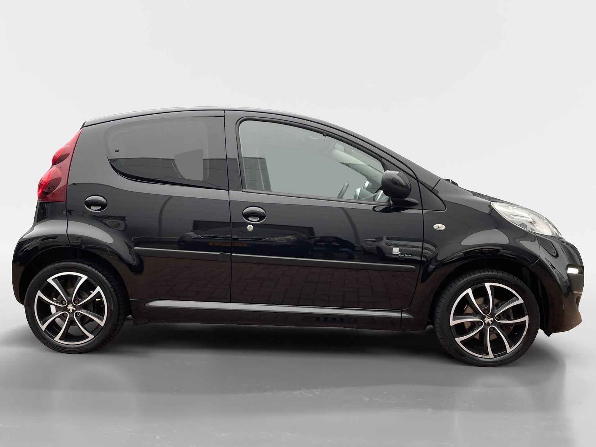 Peugeot 107 1.0 Black & Silver | Airco | Elektrische Ramen | Aux | 12 Maanden Bovag Garantie - 6/21