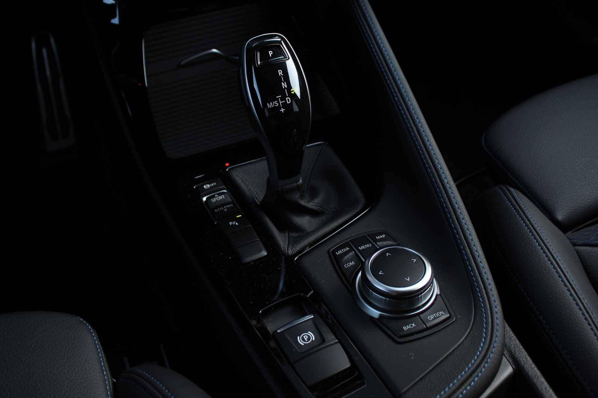 BMW X2 sDrive18i High Executive M Sport Automaat / Panoramadak / Achteruitrijcamera / Sportstoelen / Comfort Access / Adaptief onderstel / Park Assistant / Head-Up - 29/35