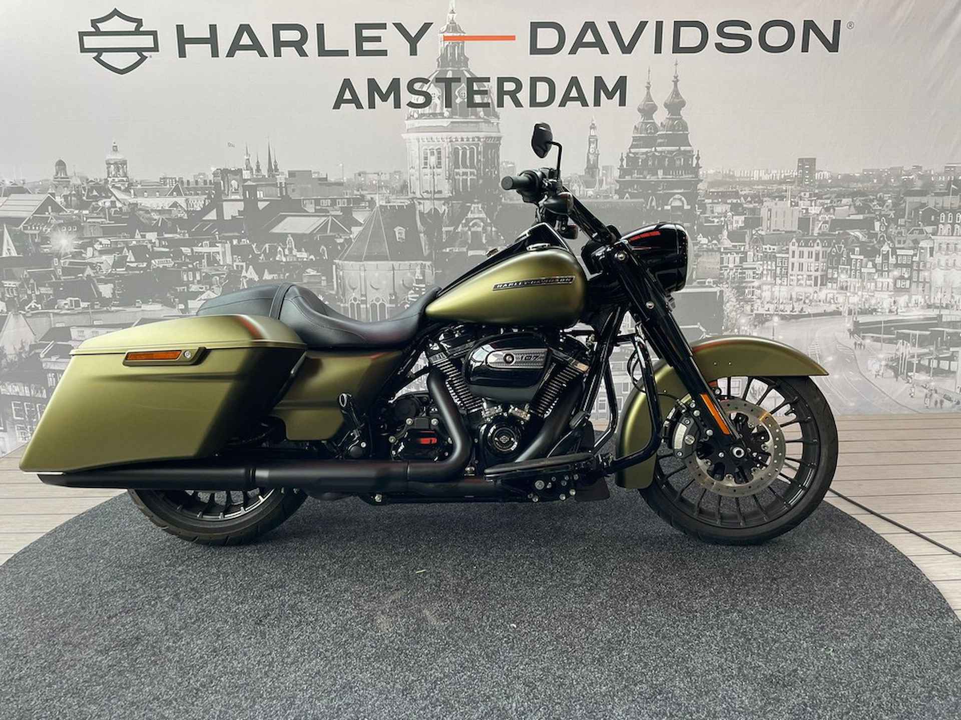 Harley-Davidson FLHRS Roadking Special - 1/8