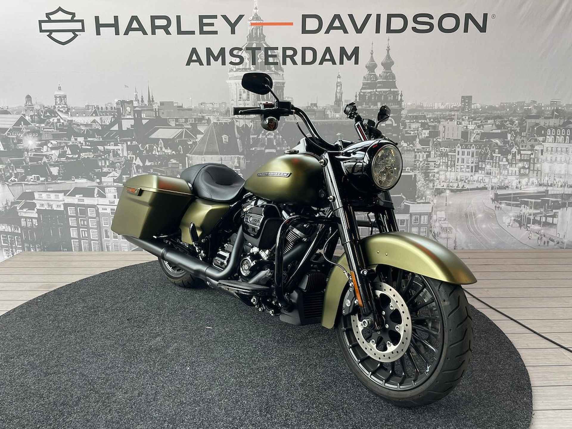 Harley-Davidson FLHRS Roadking Special - 3/8