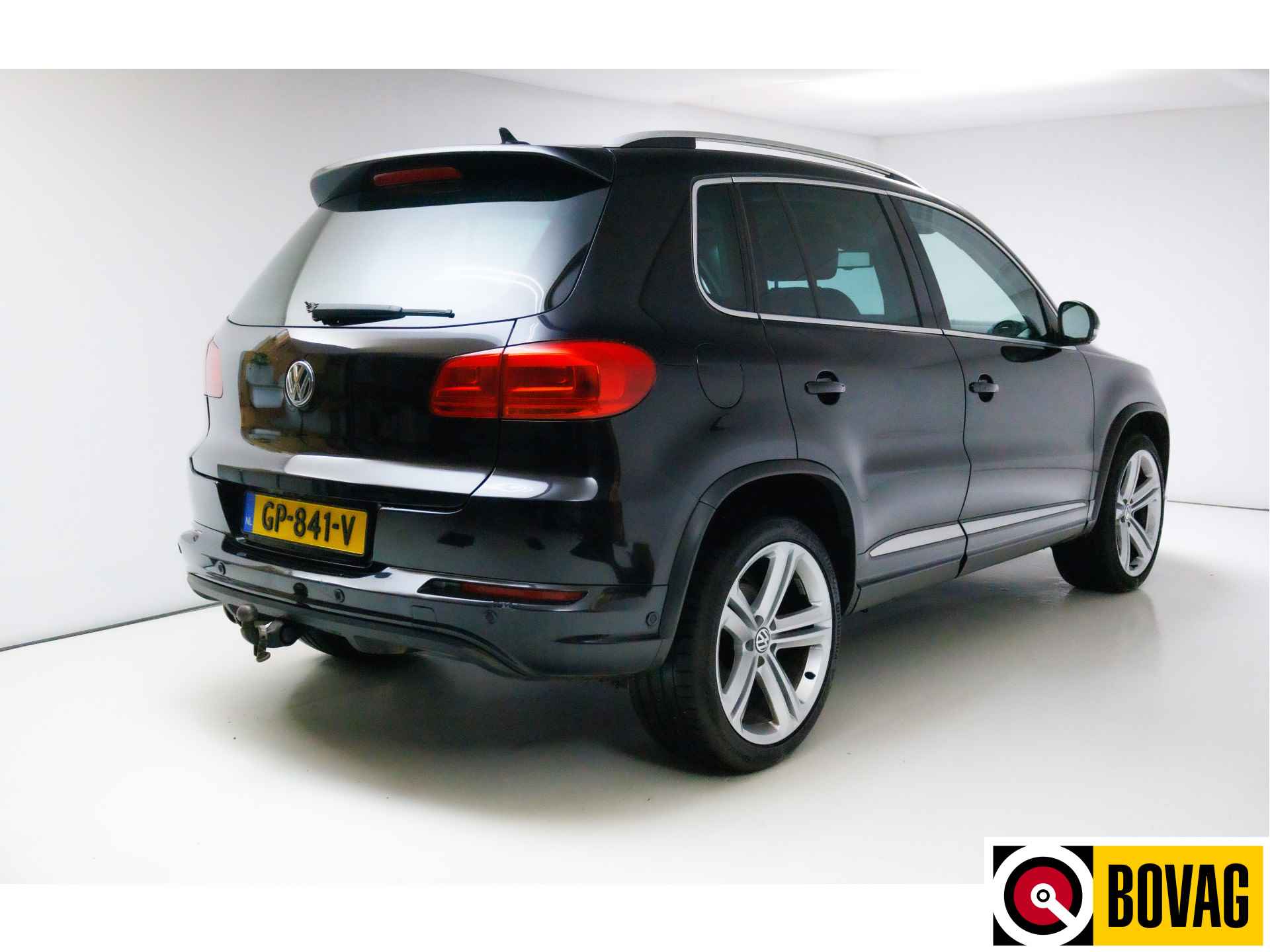 Volkswagen Tiguan 2.0 TDI R-Line Edition 4Motion 177 PK Leer, Panoramdak, Navigatie, Adap. demping, Elec. trekhaak, Stoelverwarming - 3/24