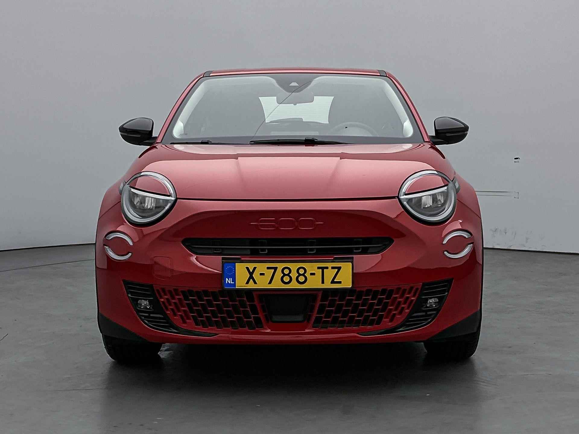 Fiat 600e EV RED 54 kWh 156 pk | Navigatie via Apple Carplay/Android Auto | Parkeersensoren Achter | Keyless Start | LED Koplampen | DAB Ontvanger | Volledig Digitaal Instrumentenpaneel | Climate Control | Cruise Control | LED Mistlampen | - 5/31