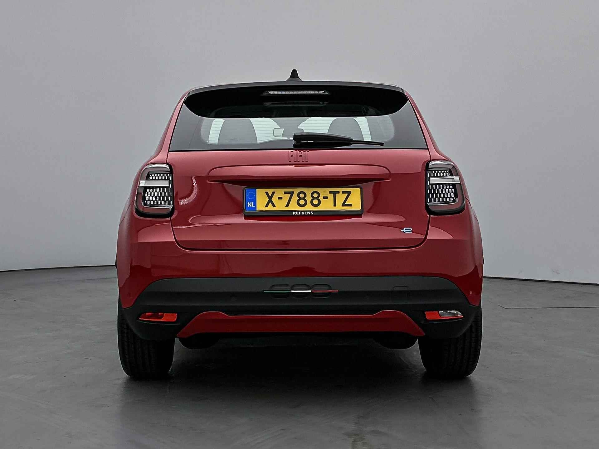 Fiat 600e EV RED 54 kWh 156 pk | Navigatie via Apple Carplay/Android Auto | Parkeersensoren Achter | Keyless Start | LED Koplampen | DAB Ontvanger | Volledig Digitaal Instrumentenpaneel | Climate Control | Cruise Control | LED Mistlampen | - 8/31