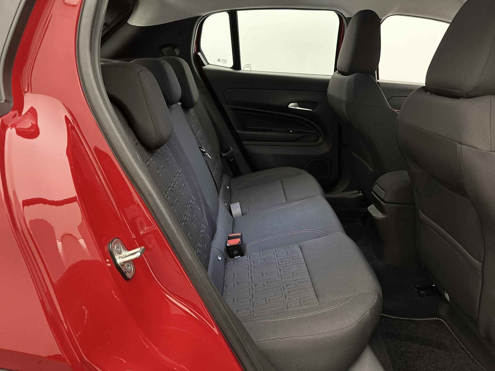 Fiat 600e EV RED 54 kWh 156 pk | Navigatie via Apple Carplay/Android Auto | Parkeersensoren Achter | Keyless Start | LED Koplampen | DAB Ontvanger | Volledig Digitaal Instrumentenpaneel | Climate Control | Cruise Control | LED Mistlampen | - 15/31