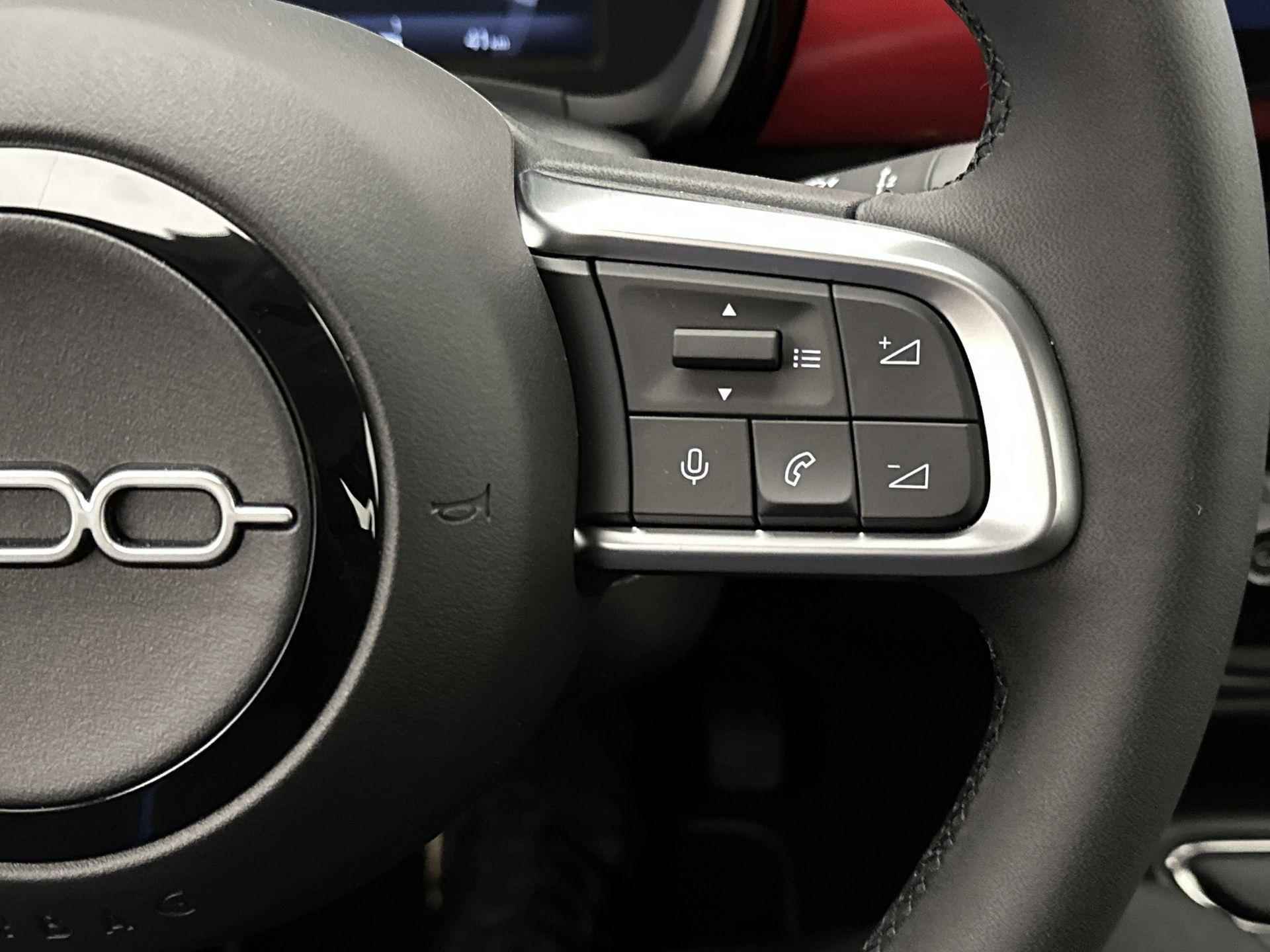 Fiat 600e EV RED 54 kWh 156 pk | Navigatie via Apple Carplay/Android Auto | Parkeersensoren Achter | Keyless Start | LED Koplampen | DAB Ontvanger | Volledig Digitaal Instrumentenpaneel | Climate Control | Cruise Control | LED Mistlampen | - 19/31