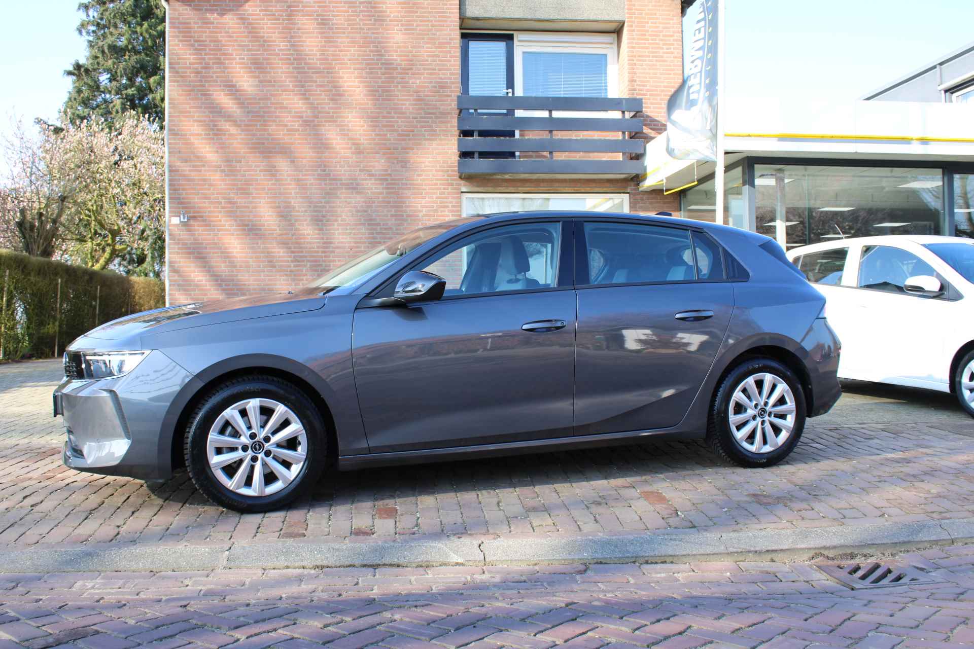 Opel Astra 1.2 Turbo 110PK Edition + 16"/ Navi/ Clima/ Cruise/ LED/ NL auto - 4/50