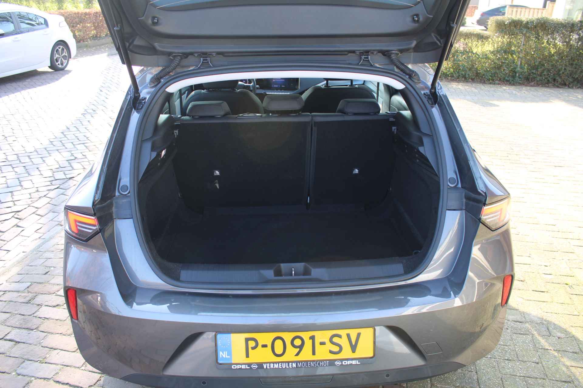 Opel Astra 1.2 Turbo 110PK Edition + 16"/ Navi/ Clima/ Cruise/ LED/ NL auto - 11/50