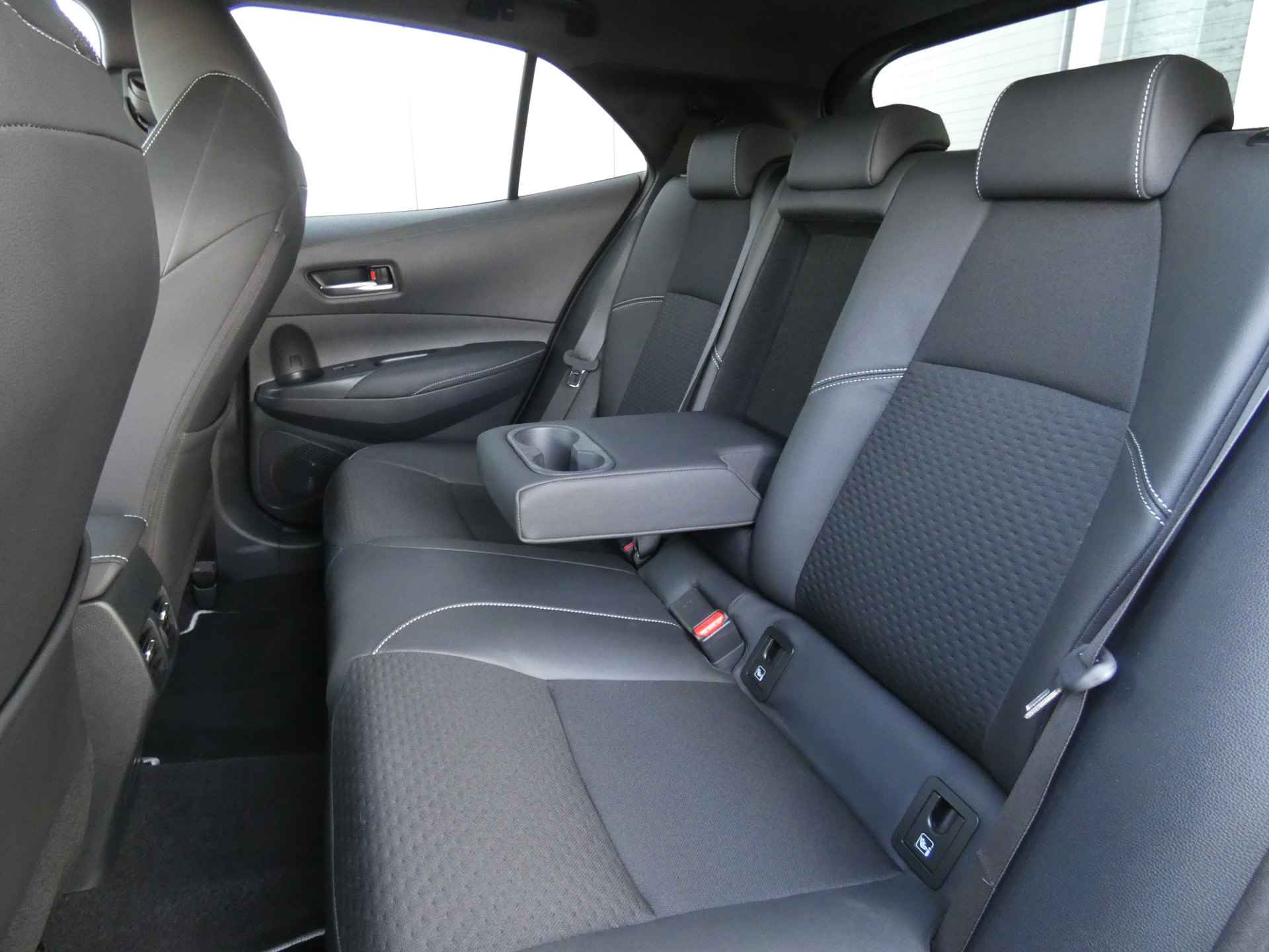 Toyota Corolla Hybrid Executive | JBL | Navigatie | Adaptieve Cruise | Keyless - 26/60
