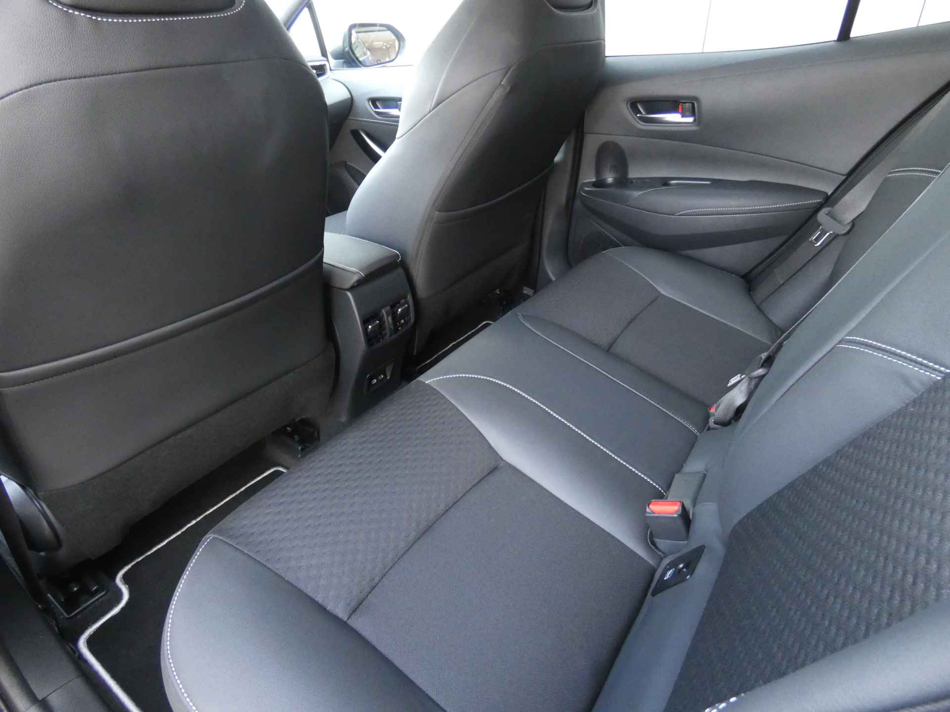 Toyota Corolla Hybrid Executive | JBL | Navigatie | Adaptieve Cruise | Keyless - 27/60