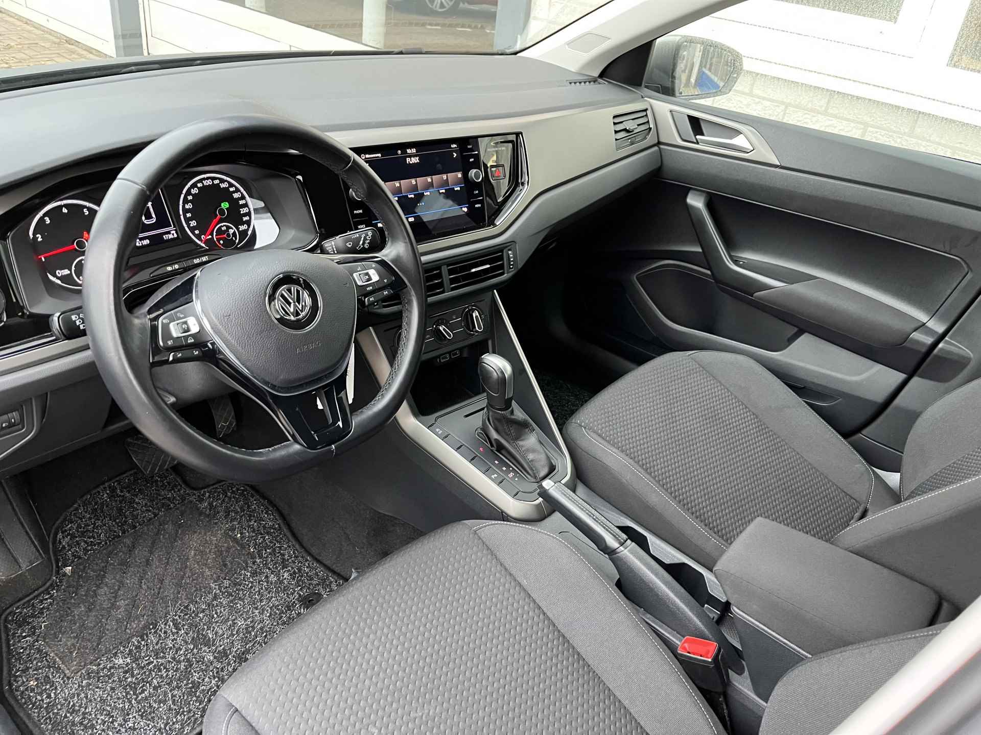 Volkswagen Polo 1.0 TSI Comfortline / AUTOMAAT/ PARK. SENSOREN/ ADAPT. CRUISE/ APP CONNECT/ NAVI/ AIRCO/ DAB - 8/25