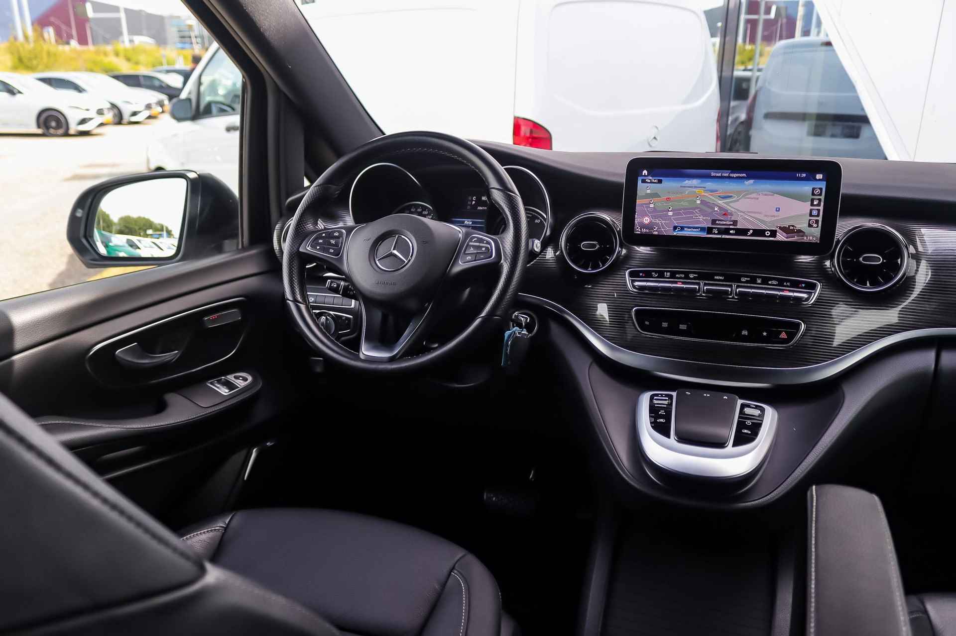 Mercedes-Benz EQV EQV 300 L2 Avantgarde Line | INCL. BTW | Distronic | Burmester Audio | Parkeerpakket met 360° Camera | Stoelverwarming | LED | Sfeerverlichting - 10/47