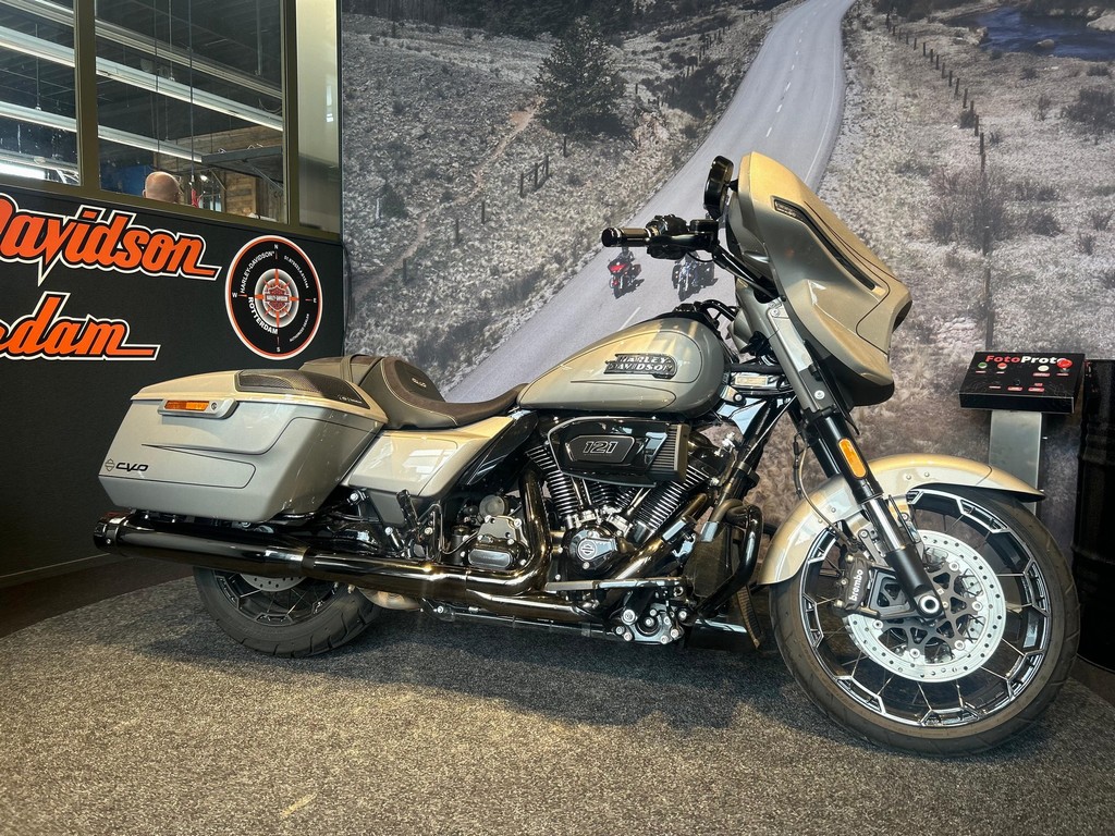 Harley-Davidson FLHXSE CVO STREET GLIDE