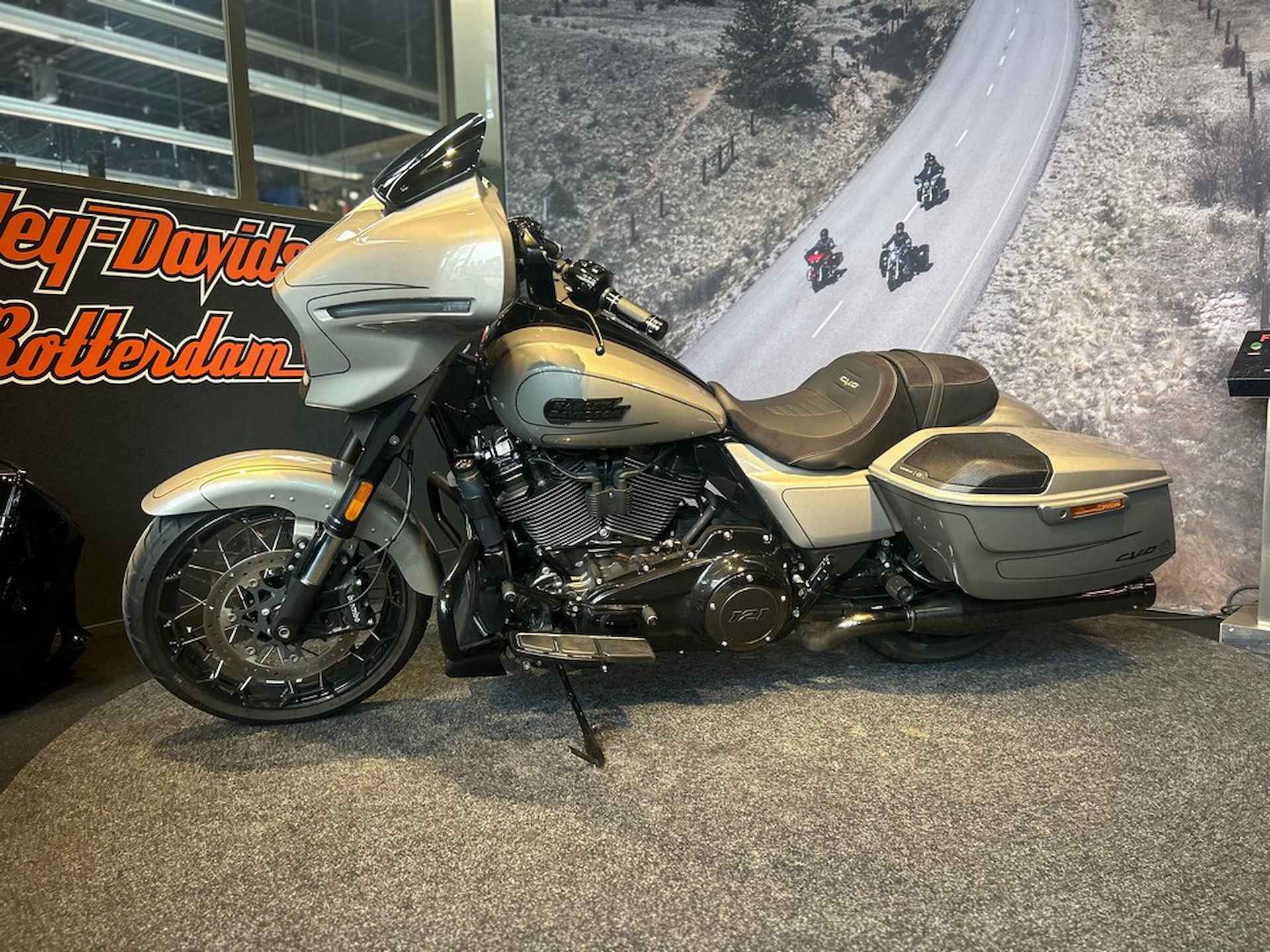 Harley-Davidson FLHXSE CVO STREET GLIDE - 7/12