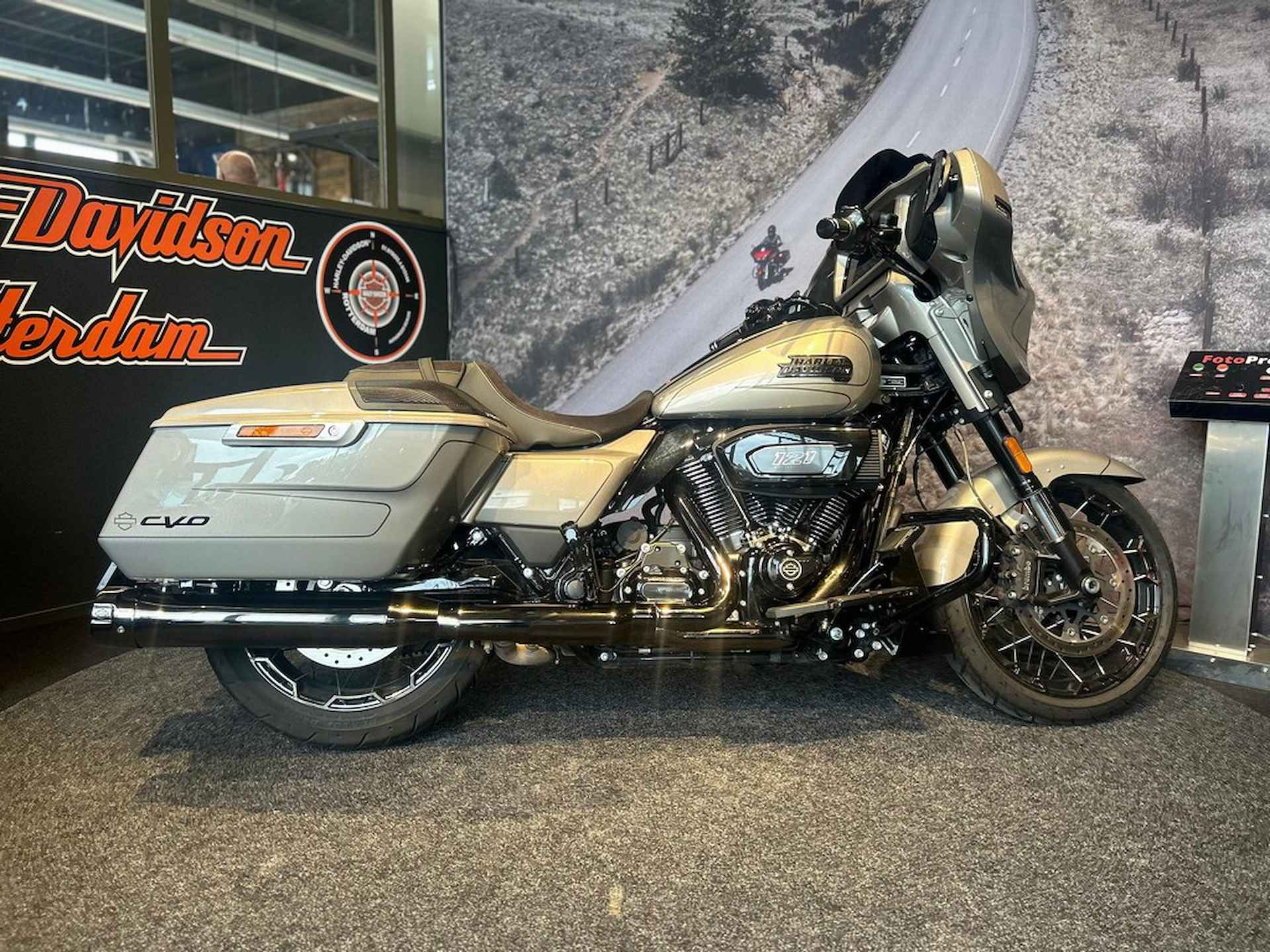 Harley-Davidson FLHXSE CVO STREET GLIDE - 11/12