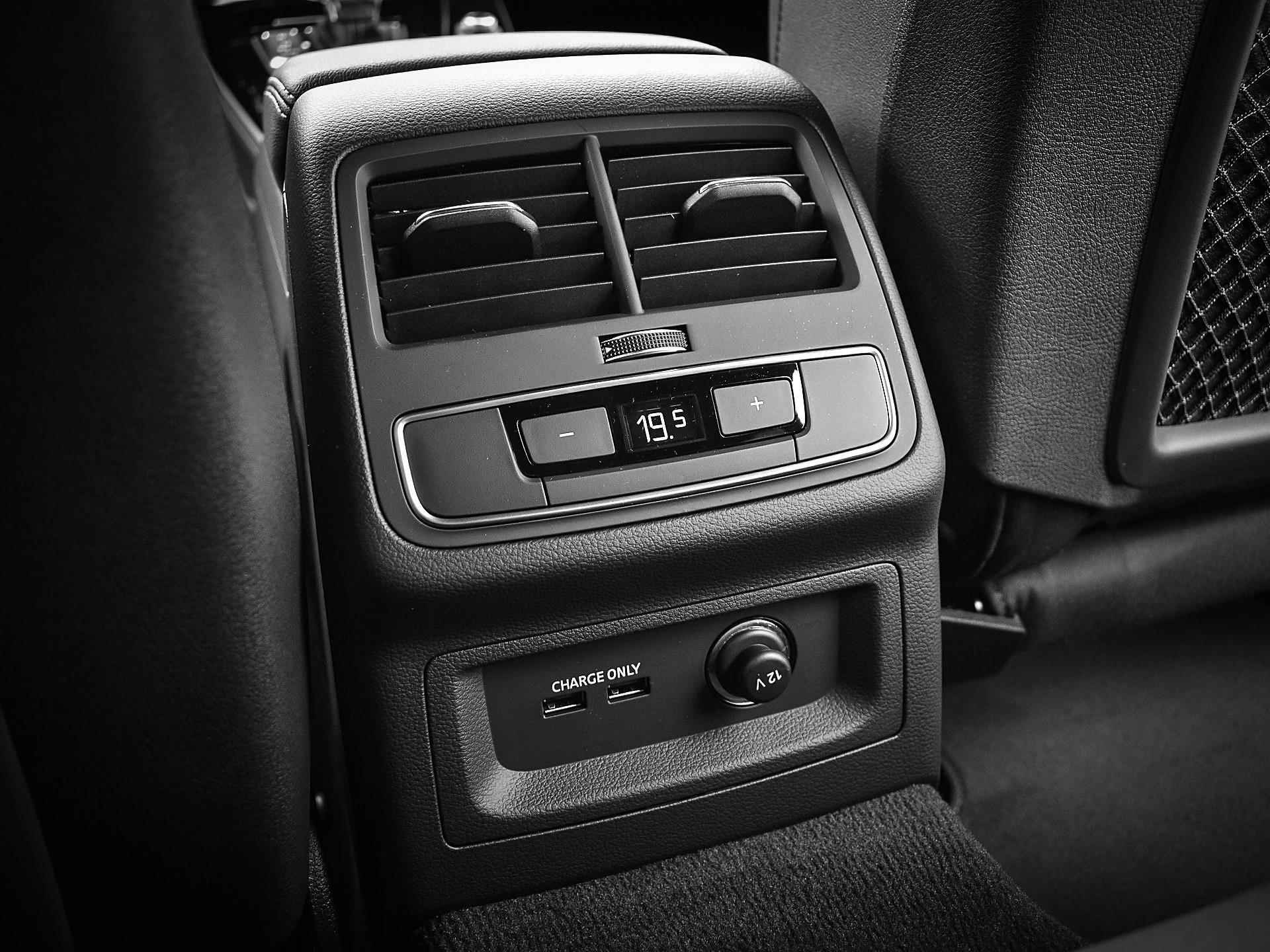Audi A4 Avant 35 TFSI 150pk S-Tronic S edition Competition | Navigatie | Camera | Apple Car Play | 19'' Velgen | PDC V+A | Clima | Stoelverwarming | Garantie t/m 22-04-2028 of 100.000km - 12/30