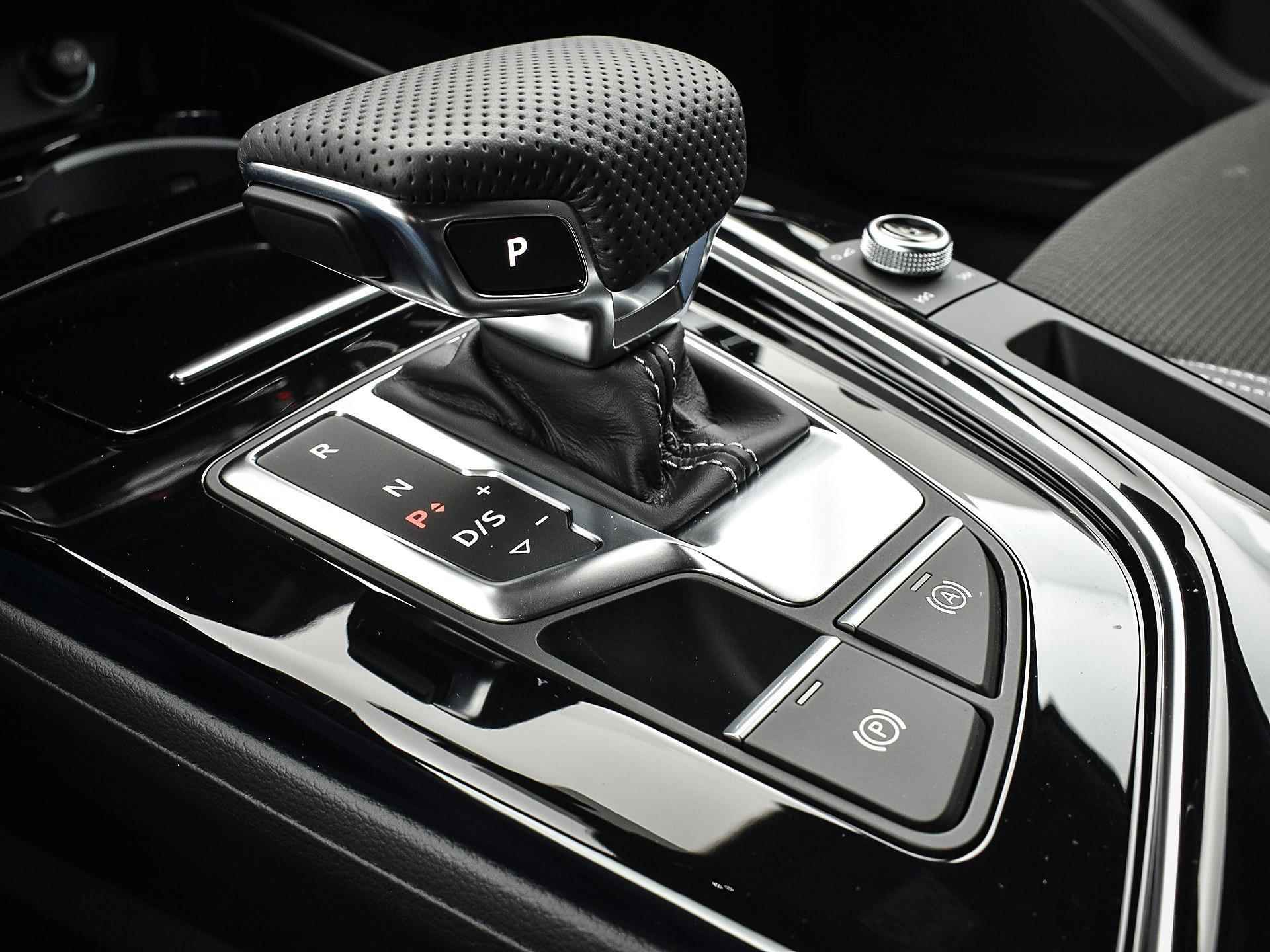 Audi A4 Avant 35 TFSI 150pk S-Tronic S edition Competition | Navigatie | Camera | Apple Car Play | 19'' Velgen | PDC V+A | Clima | Stoelverwarming | Garantie t/m 22-04-2028 of 100.000km - 29/30