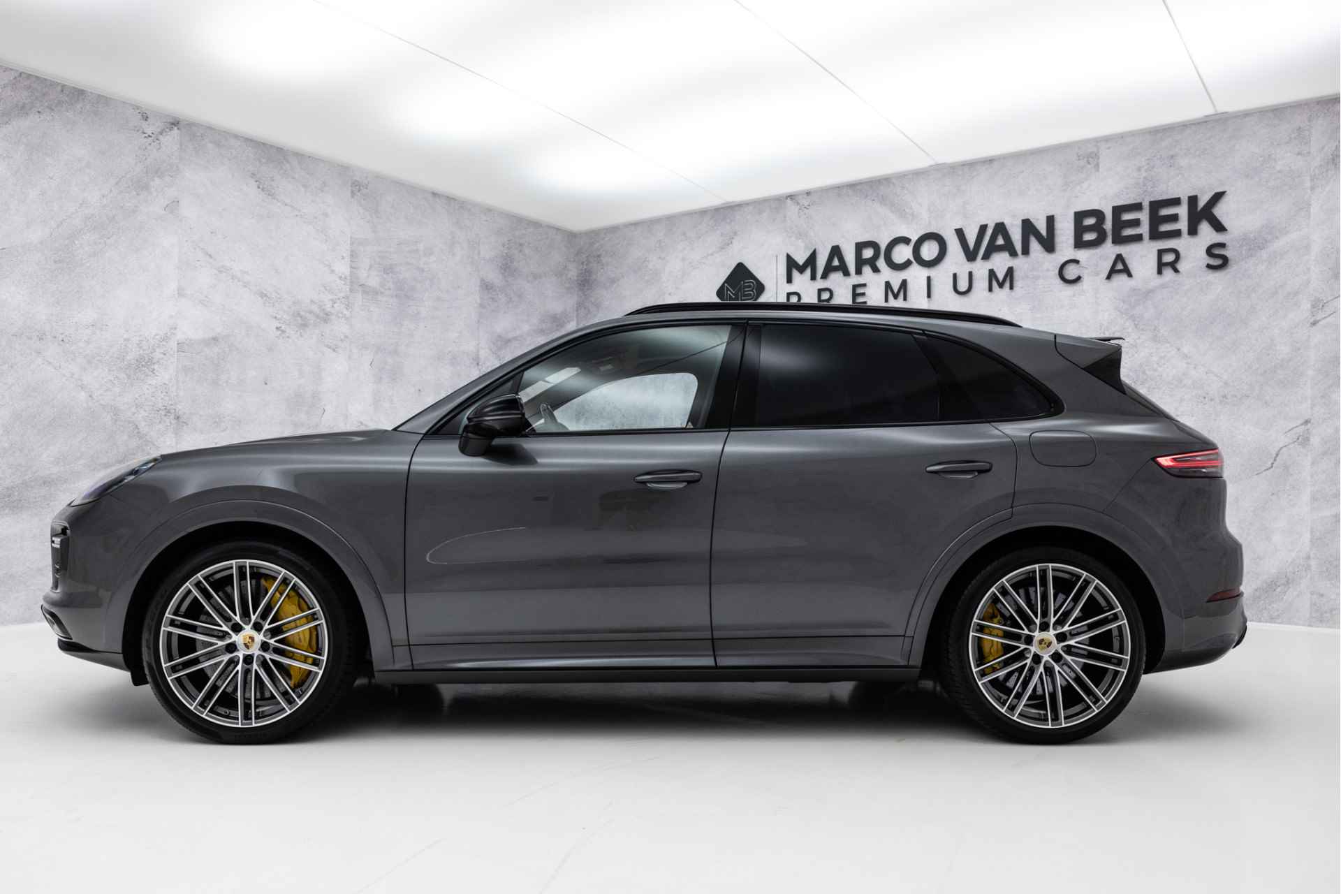 Porsche Cayenne Turbo S E-Hybrid 680 PK | Keramisch | 4W Sturing | Pano | 22" | Carbon - 5/76