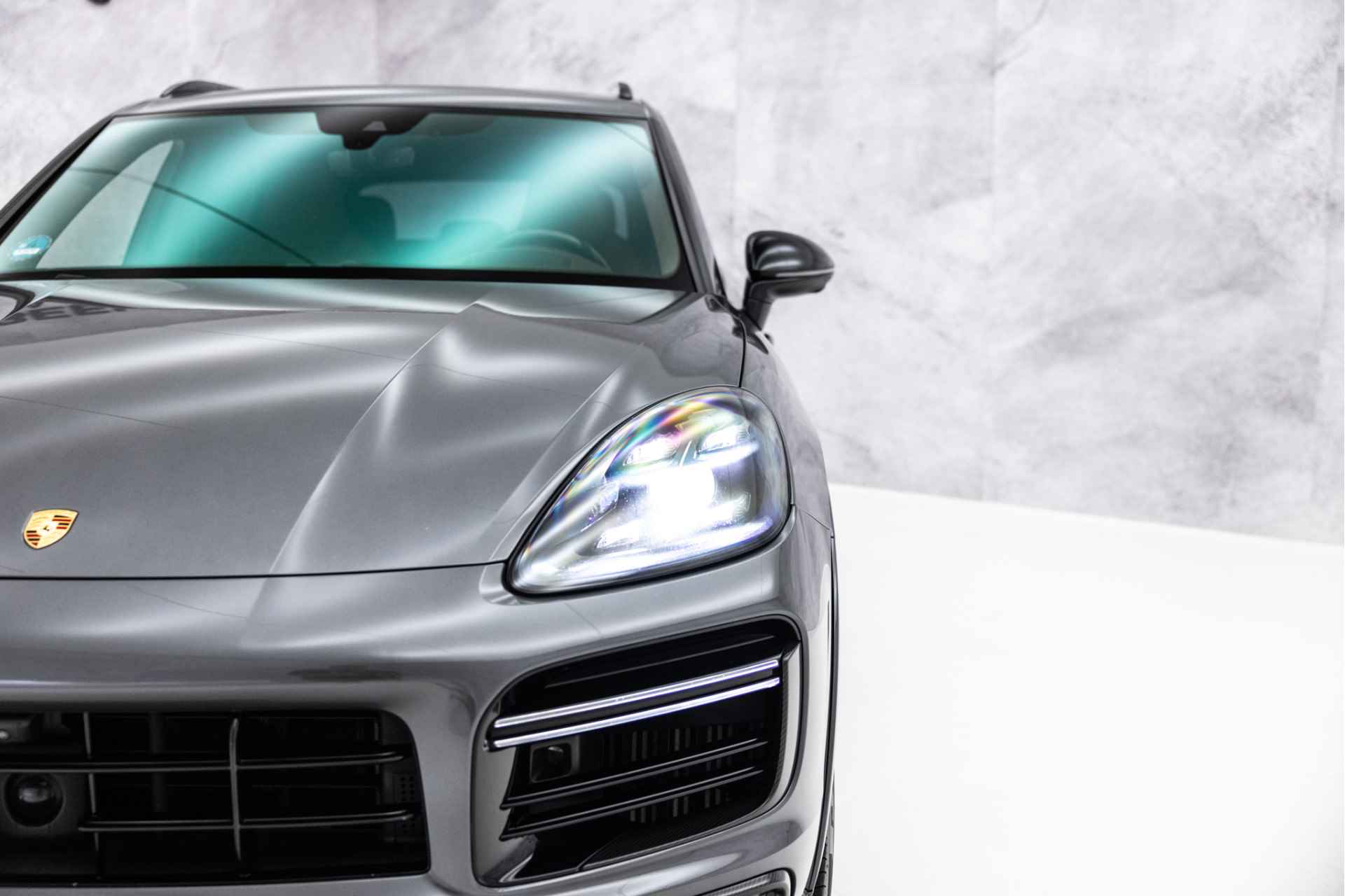 Porsche Cayenne Turbo S E-Hybrid 680 PK | Keramisch | 4W Sturing | Pano | 22" | Carbon - 76/76