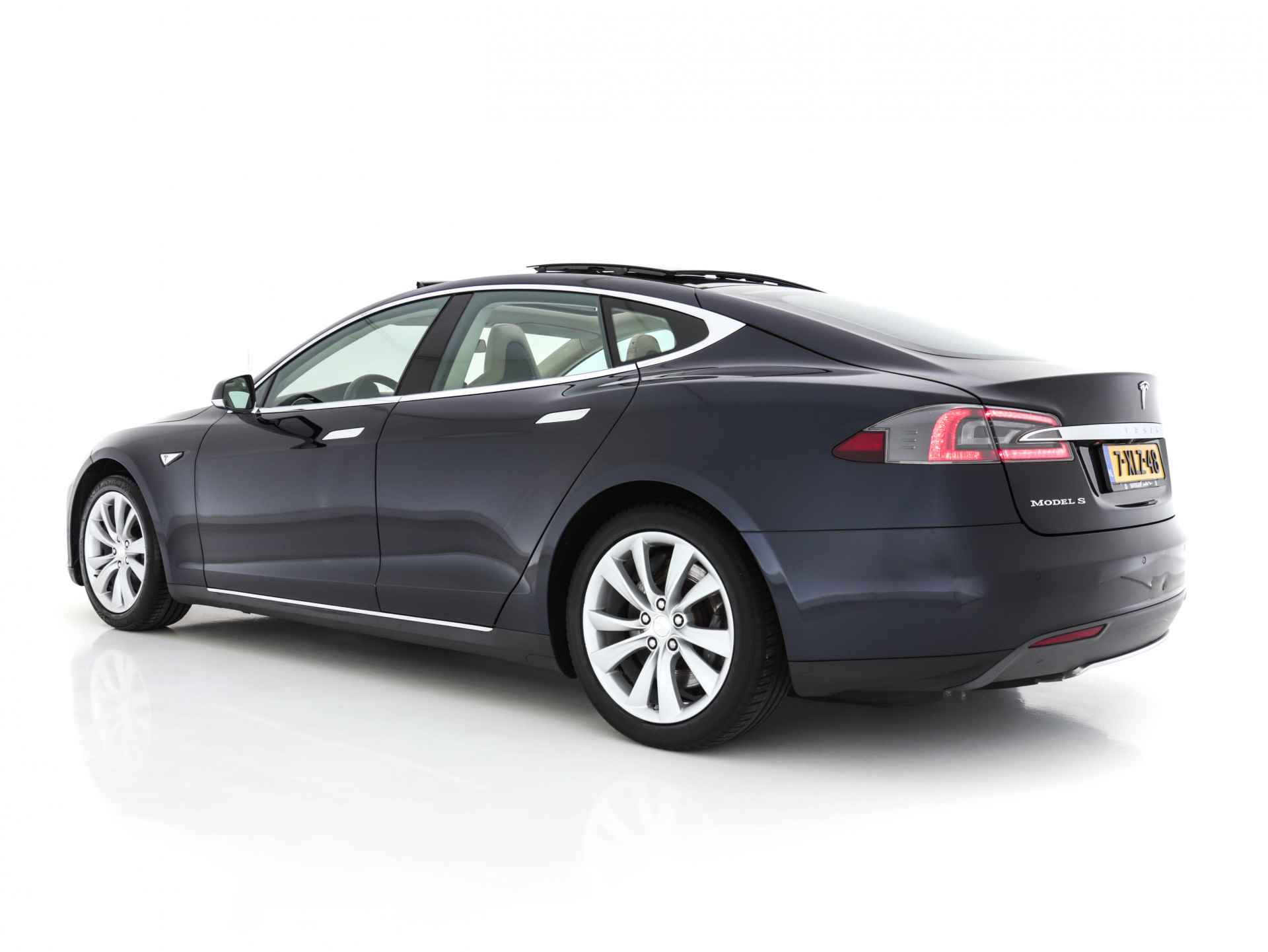 Tesla Model S 85 Base Tech-Pack Sound-Studio-Package [ 3-Fase ] (INCL-BTW) *FREE-SUPERCHARGING* *PANO | KEYLESS | VOLLEDER | NAVI-FULLMAP | FULL-LED | CAMERA | DAB | CRUISE | COMFORT-SEATS | 19"ALU* - 4/32