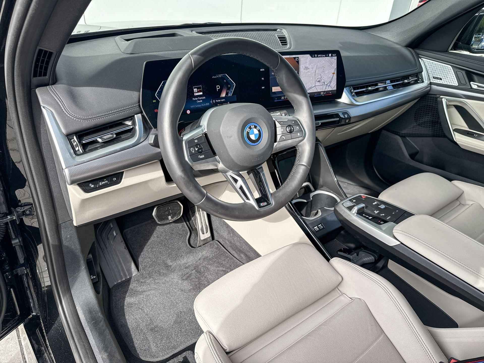 BMW iX1 xDrive30 Launch Edition M Sport Pro / Glazen Schuifdak / Head Up / Harman Kardon / Stuur Verwarmd / 22 kW lader / Driving Assistant / Comfort Access / Adaptief LED / 20 Inch - 5/24