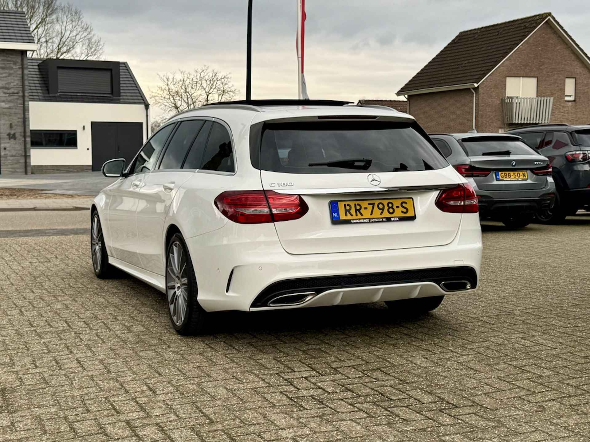 Mercedes-benz C-klasse Estate 180 AMG Leder Pano Burmester 2e eigenaar - 16/35