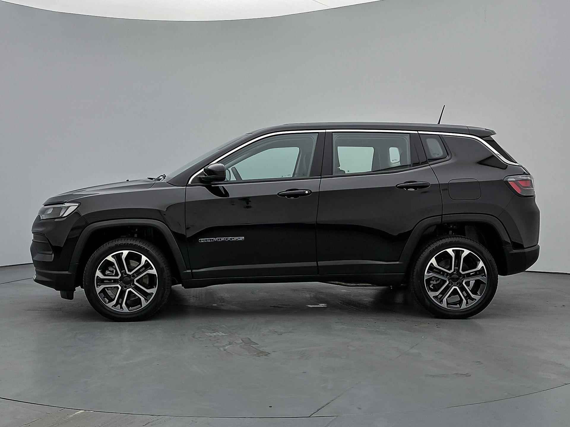 Jeep Compass SUV 4xe Altitude 190 pk Automaat | Navigatie via Apple Carplay/Android Auto | Achteruitrijcamera | Voorstoelen Verwarmd | Keyless Entry/Start | LED Koplampen | Adaptieve Cruise Control | Climate Control | 17" Lichtmetalen Velgen | - 5/34