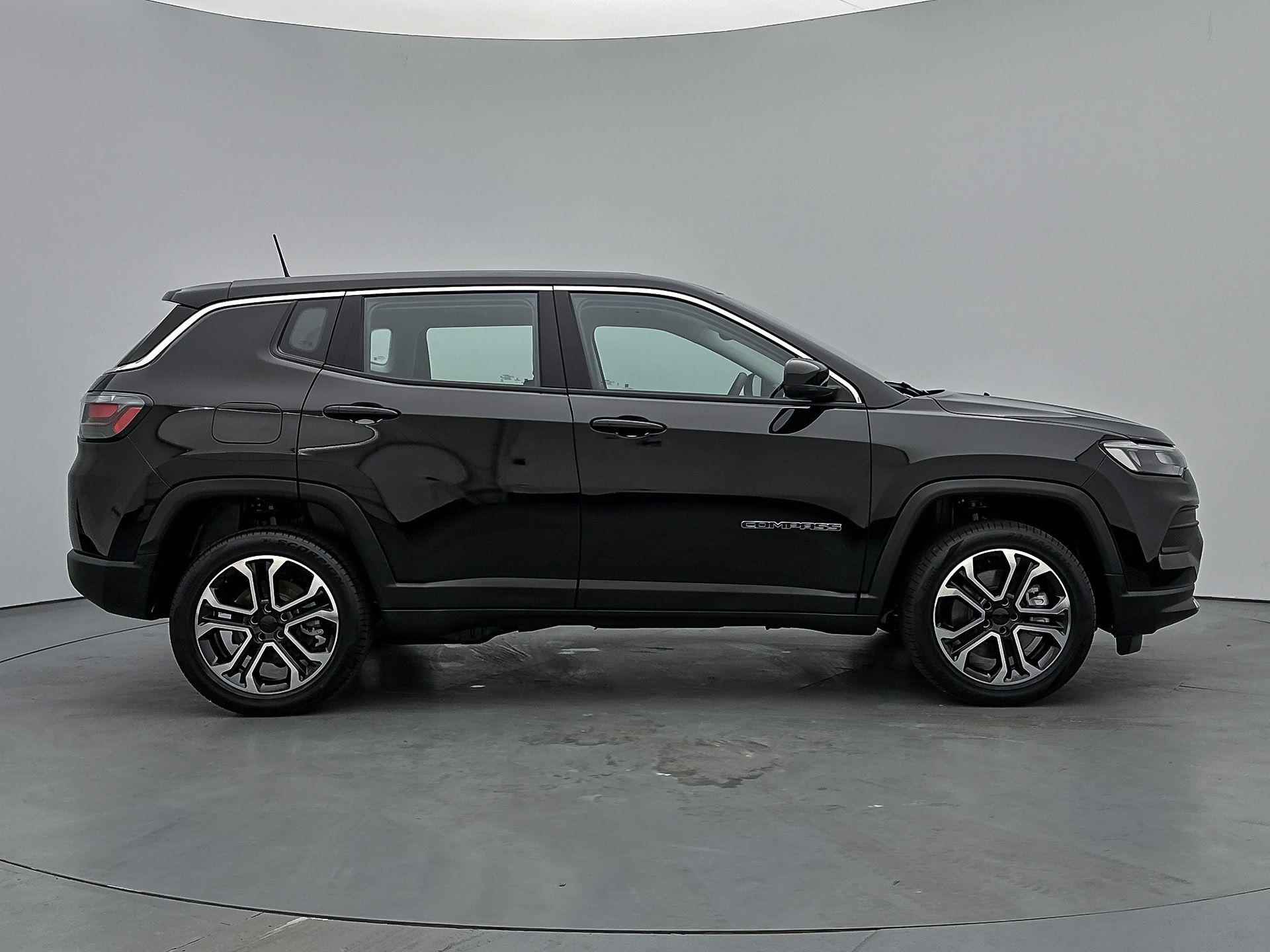 Jeep Compass SUV 4xe Altitude 190 pk Automaat | Navigatie via Apple Carplay/Android Auto | Achteruitrijcamera | Voorstoelen Verwarmd | Keyless Entry/Start | LED Koplampen | Adaptieve Cruise Control | Climate Control | 17" Lichtmetalen Velgen | - 9/34