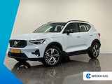 Volvo XC40 B4 Plus Dark | Cruise Adaptief | BLIS | Verwarmbare voorruit | Trekhaak |