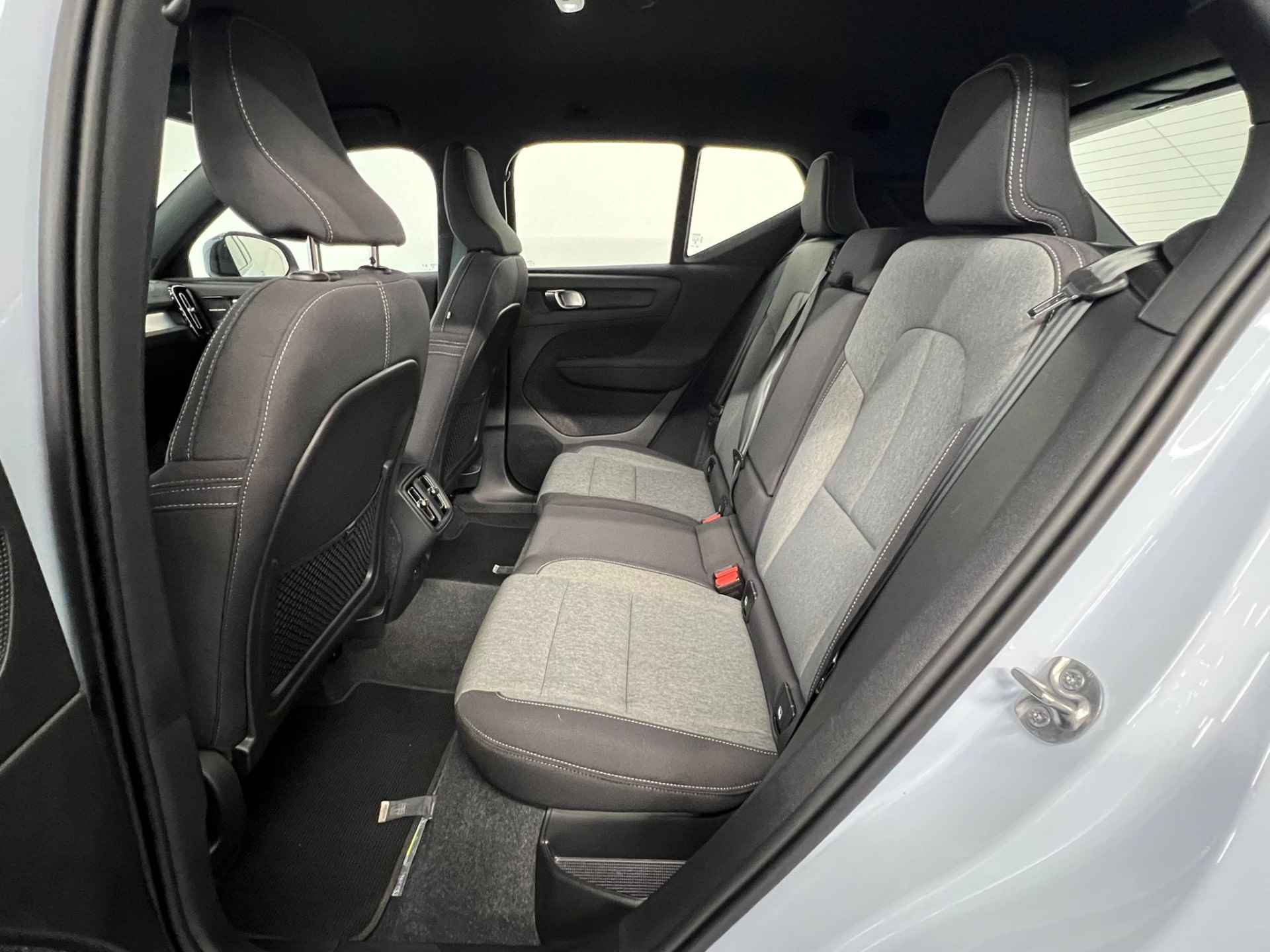 Volvo XC40 B4 Plus Dark | Cruise Adaptief | BLIS | Verwarmbare voorruit | Trekhaak | - 9/23