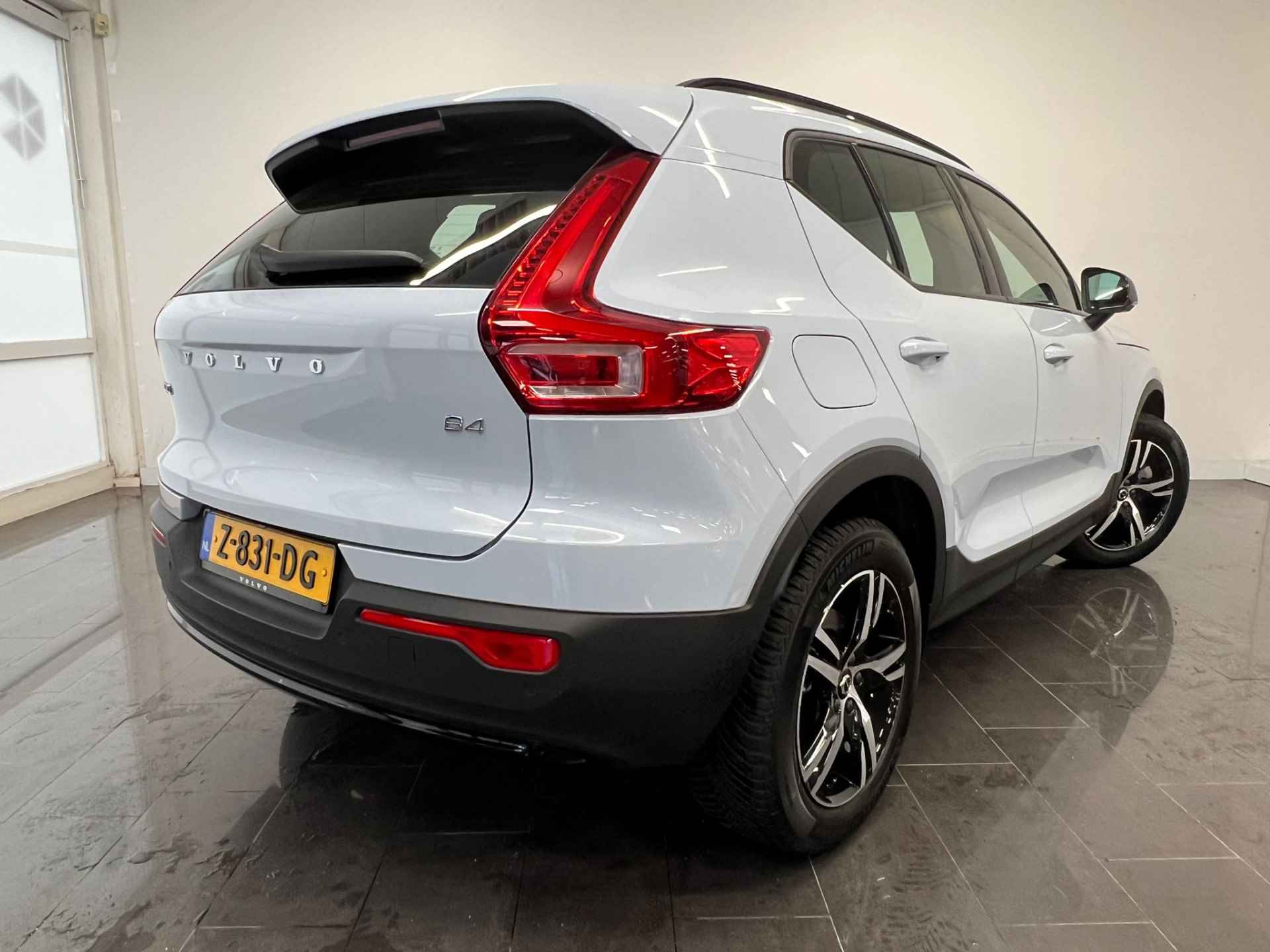 Volvo XC40 B4 Plus Dark | Cruise Adaptief | BLIS | Verwarmbare voorruit | Trekhaak | - 22/23