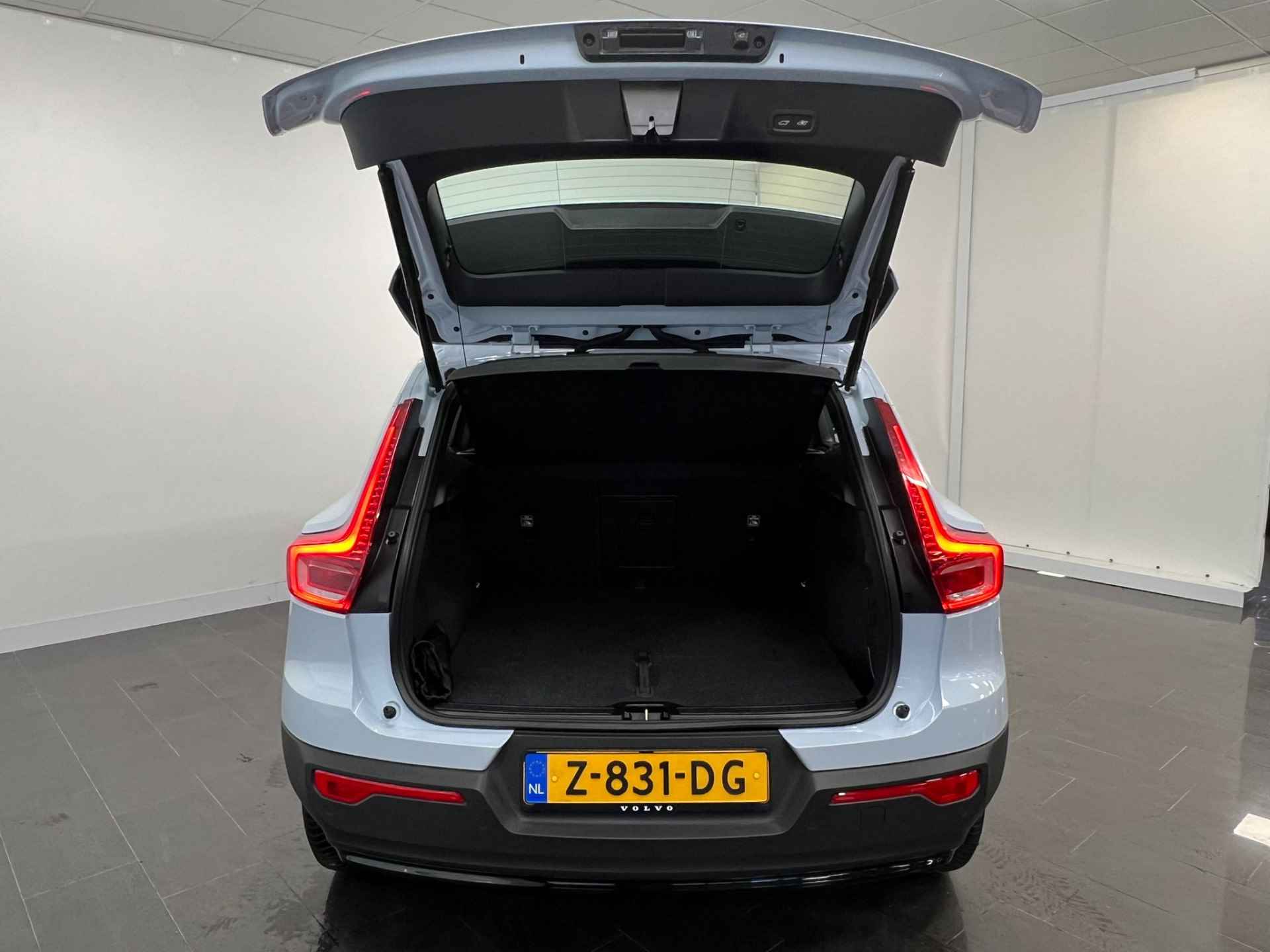 Volvo XC40 B4 Plus Dark | Cruise Adaptief | BLIS | Verwarmbare voorruit | Trekhaak | - 23/23