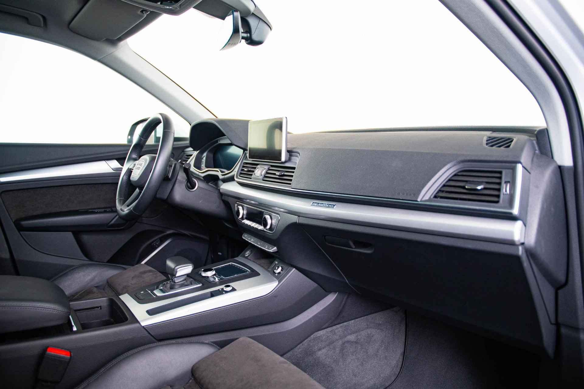 Audi Q5 50 TFSI e quattro S edition Panoramadak - Cruise Control - Audi Soundsystem - Comfortsleutel - Achteruitrijcamera - Parkeerhulp Plus - LED Koplampen - 19/59