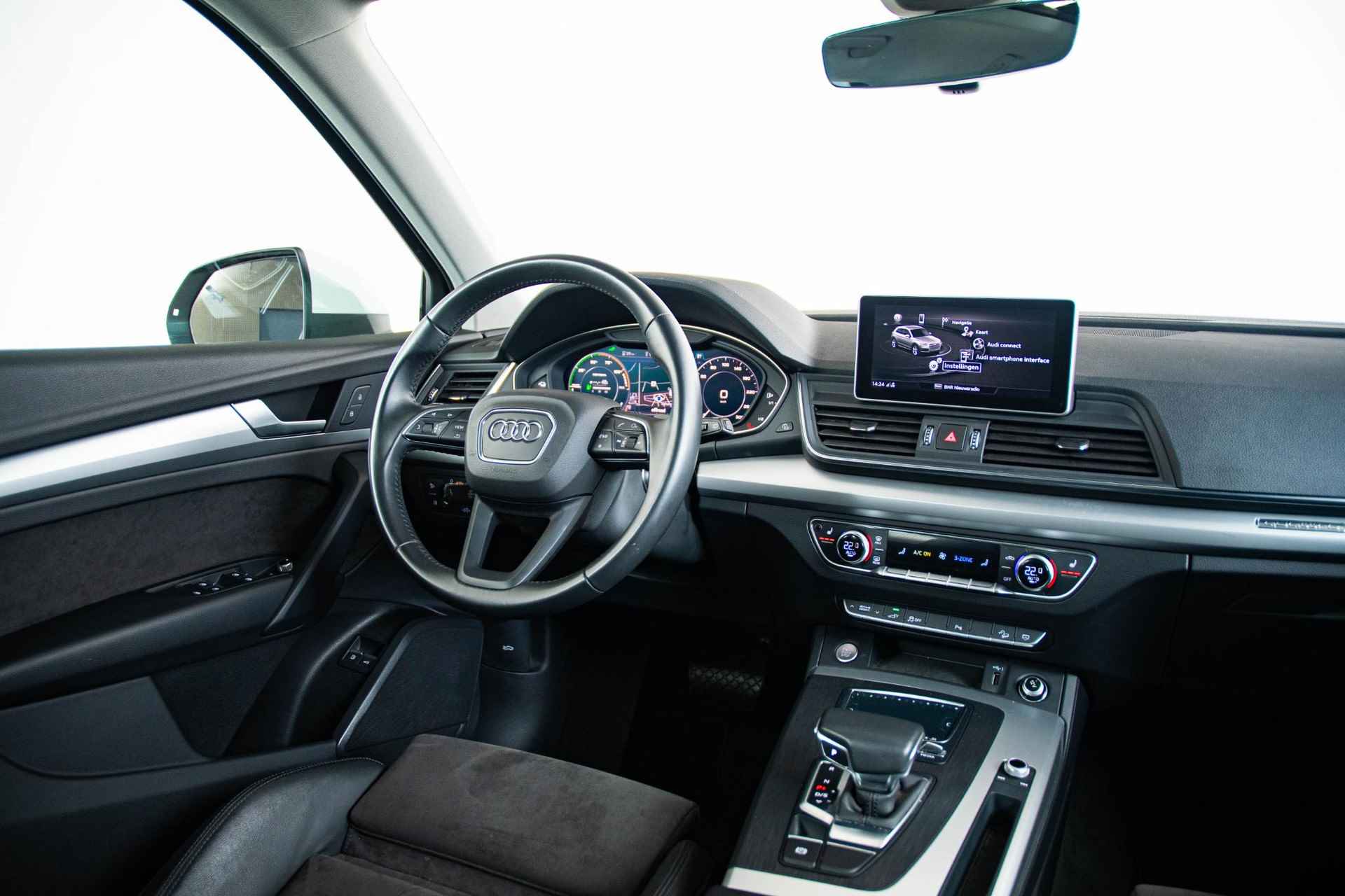 Audi Q5 50 TFSI e quattro S edition Panoramadak - Cruise Control - Audi Soundsystem - Comfortsleutel - Achteruitrijcamera - Parkeerhulp Plus - LED Koplampen - 50/59