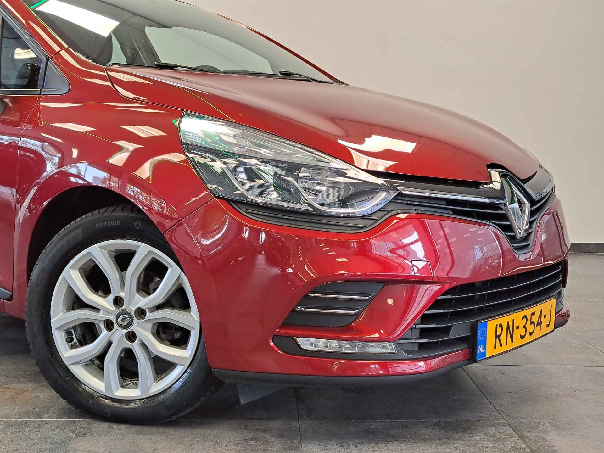 Renault Clio 1.2 TCe Zen Automaat Navigatie Airconditioning Cruise 16"LM 119 PK! - 2/18