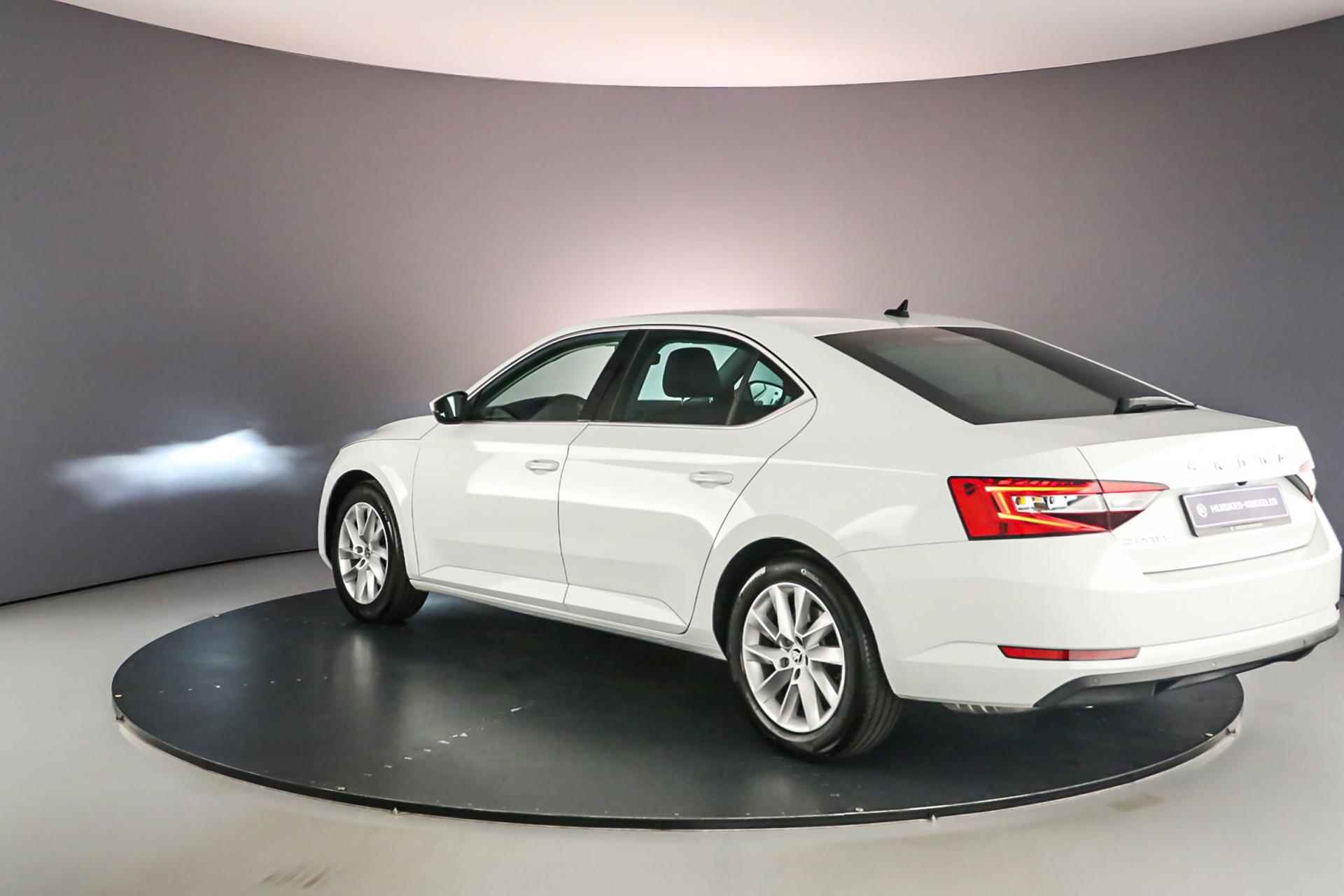 Škoda Superb Business Edition Plus 1.5 TSI 150pk DSG Automaat Achteruitrijcamera, Navigatie, Airco, Cruise control, Parkeersensoren, DAB, LED verlichting, App connect, Keyless entry/start - 3/45