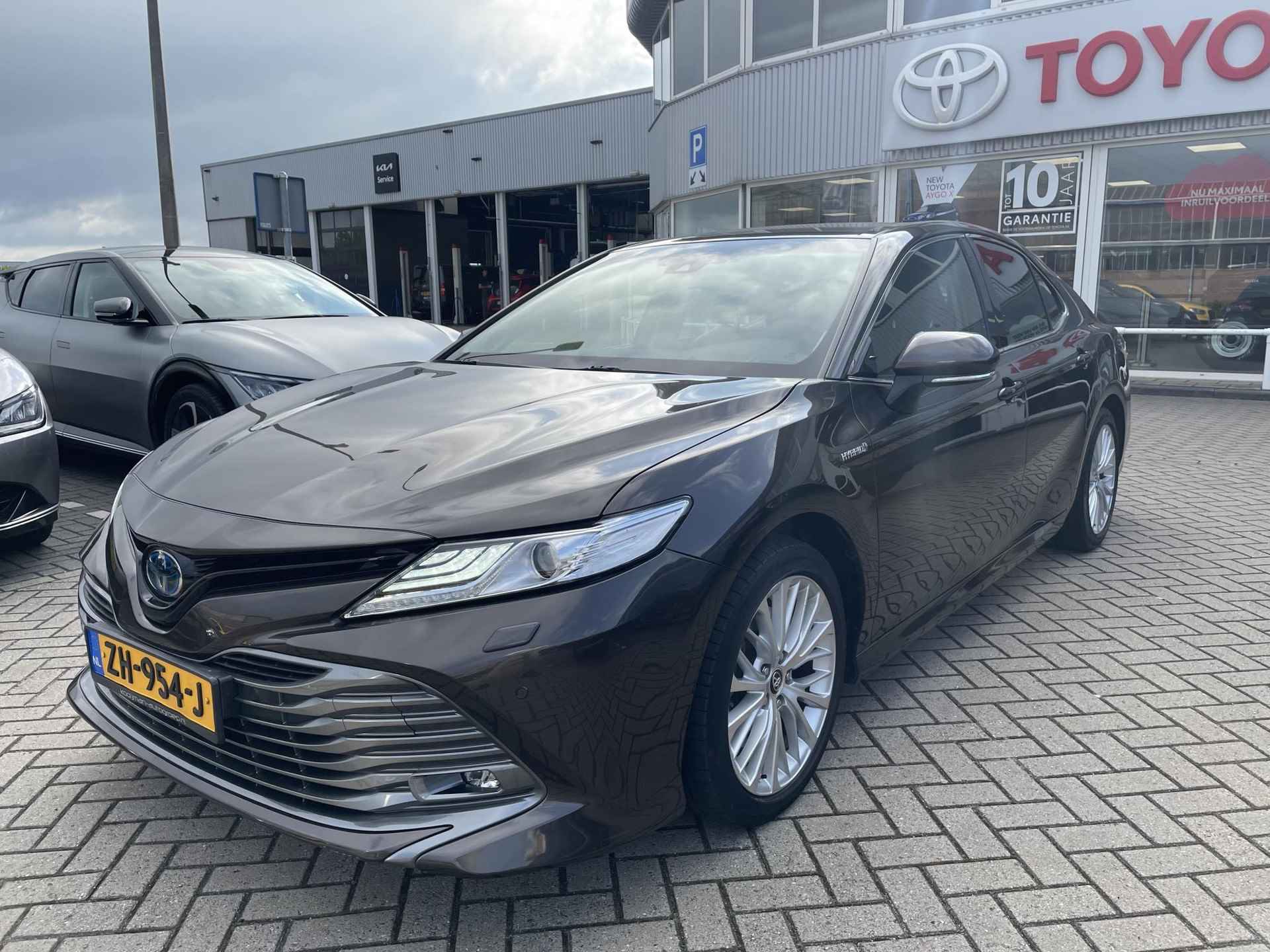 Toyota Camry 2.5 Hybrid Premium , Stoelverwarming , lichtmetalen velgen 18" , Lederen bekleding , Trekhaak , Parkeersensoren voor - achter - 19/22