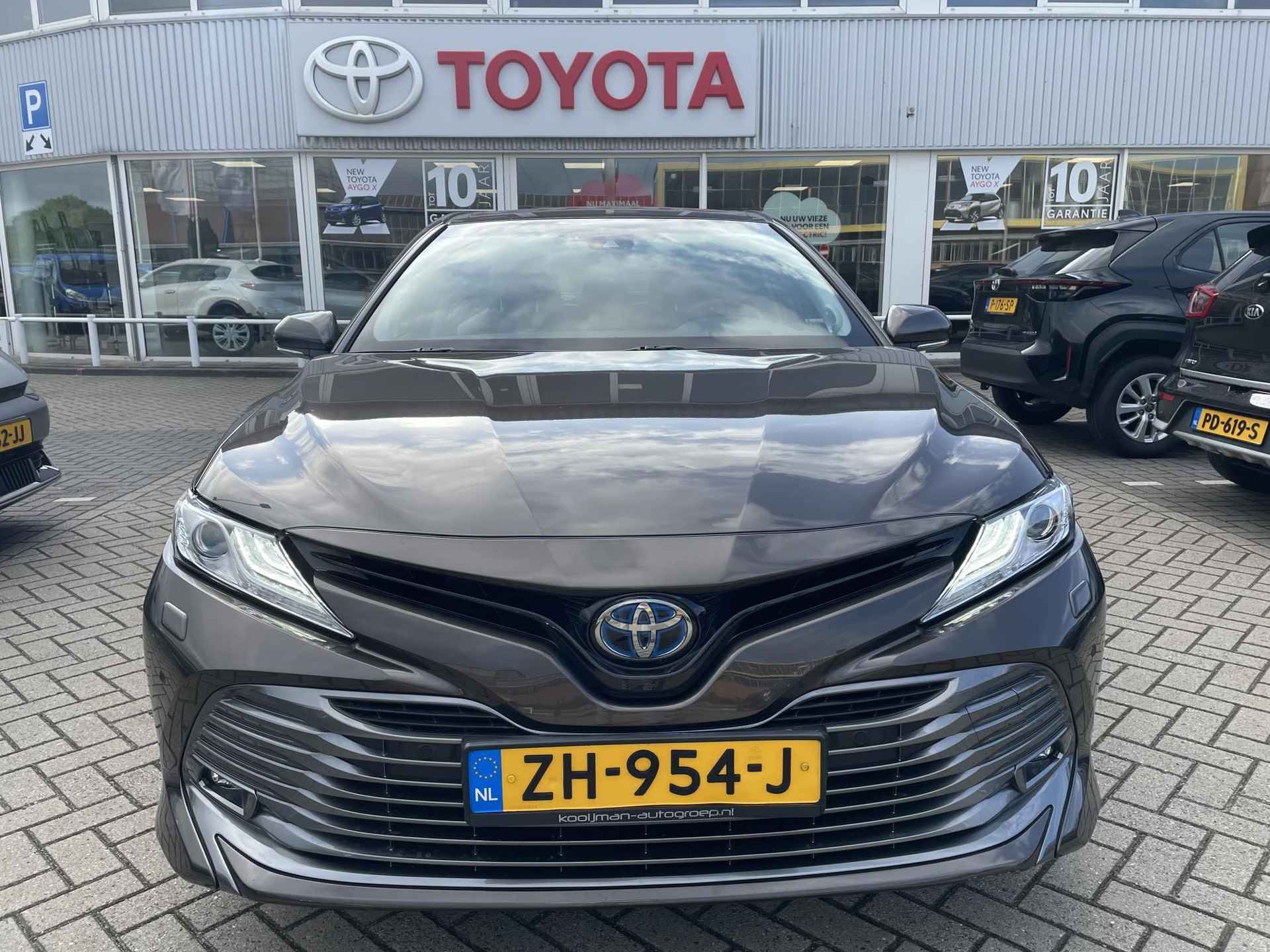 Toyota Camry 2.5 Hybrid Premium , Stoelverwarming , lichtmetalen velgen 18" , Lederen bekleding , Trekhaak , Parkeersensoren voor - achter - 20/22