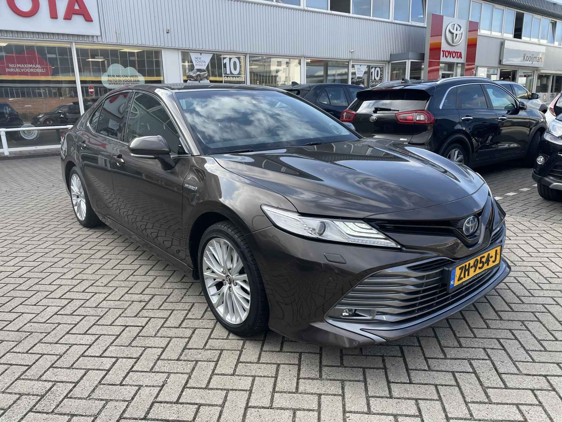 Toyota Camry 2.5 Hybrid Premium , Stoelverwarming , lichtmetalen velgen 18" , Lederen bekleding , Trekhaak , Parkeersensoren voor - achter - 21/22