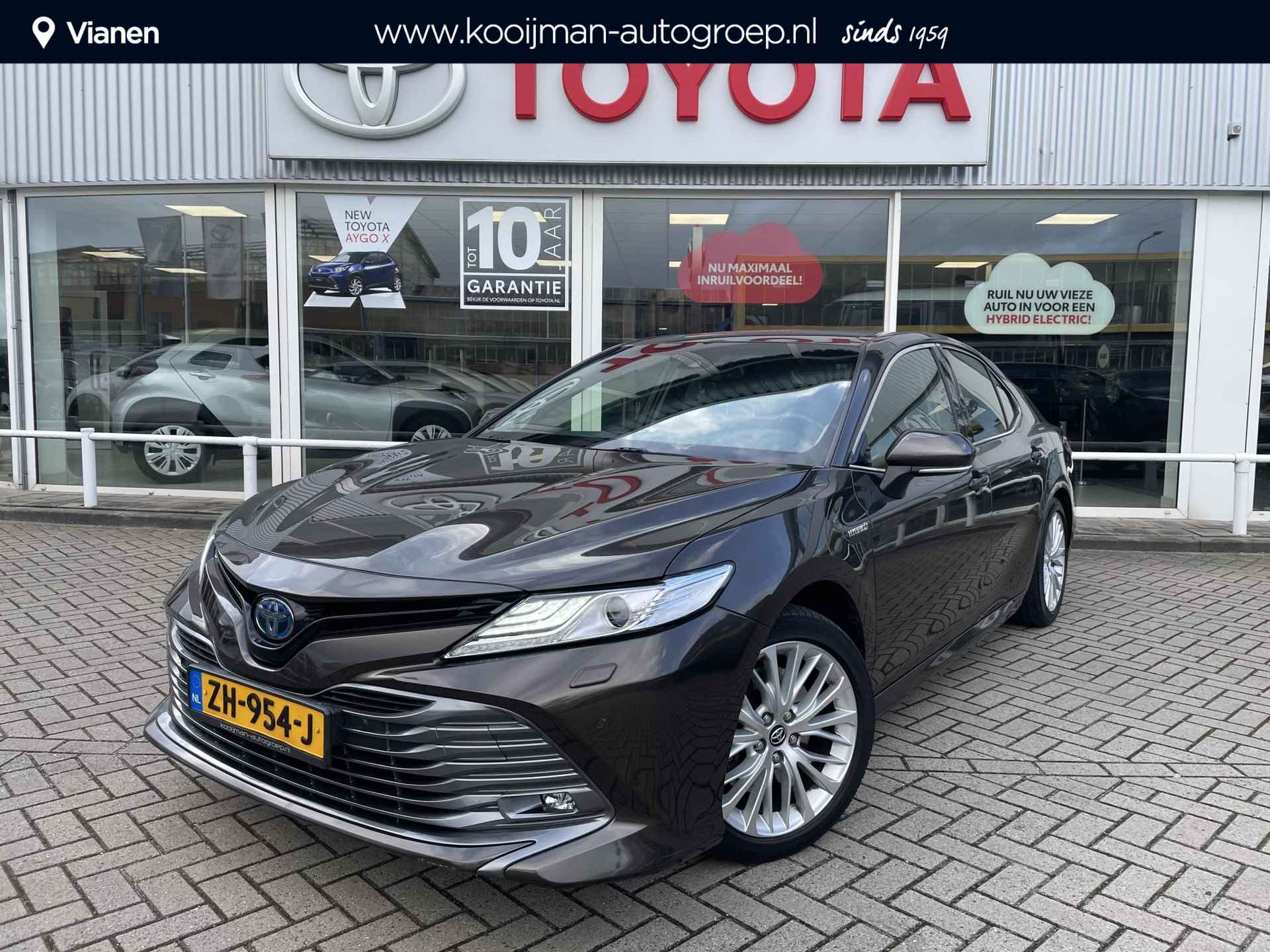 Toyota Camry 2.5 Hybrid Premium , Stoelverwarming , lichtmetalen velgen 18" , Lederen bekleding , Trekhaak , Parkeersensoren voor - achter - 1/22