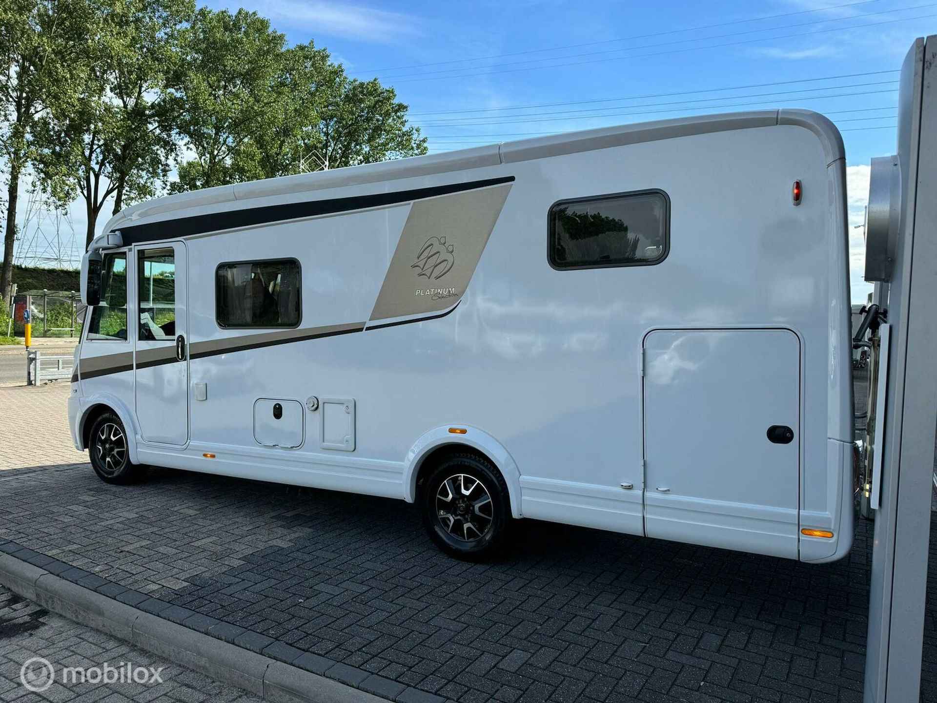 Knaus 650 MEG Platinum Automaat Enkele Bedden Zonnepaneel Luifel - 5/30