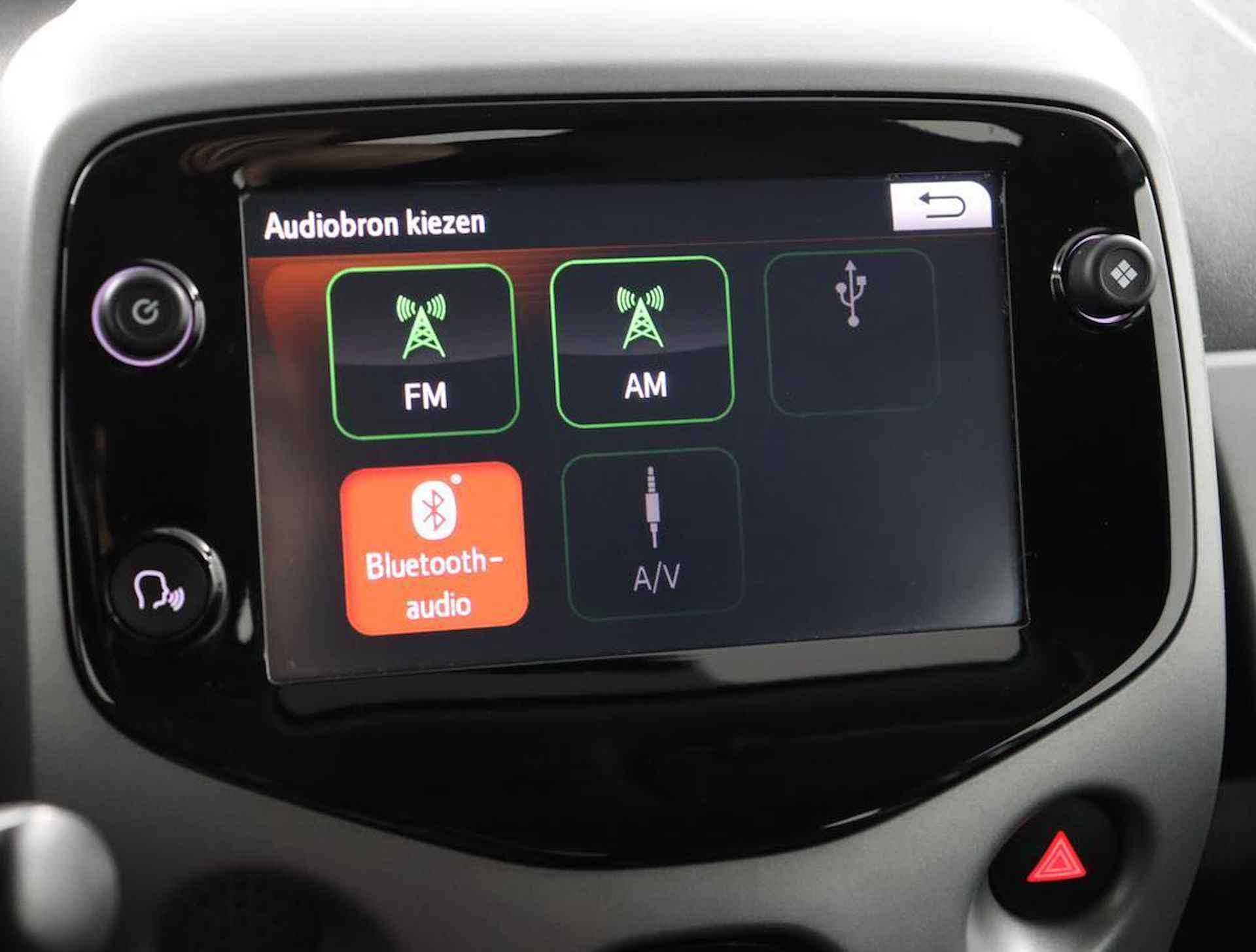 Toyota Aygo 1.0 VVT-i x-play limited | Apple carplay & Android auto | Elektrisch vouwdak | Airco | - 10/48