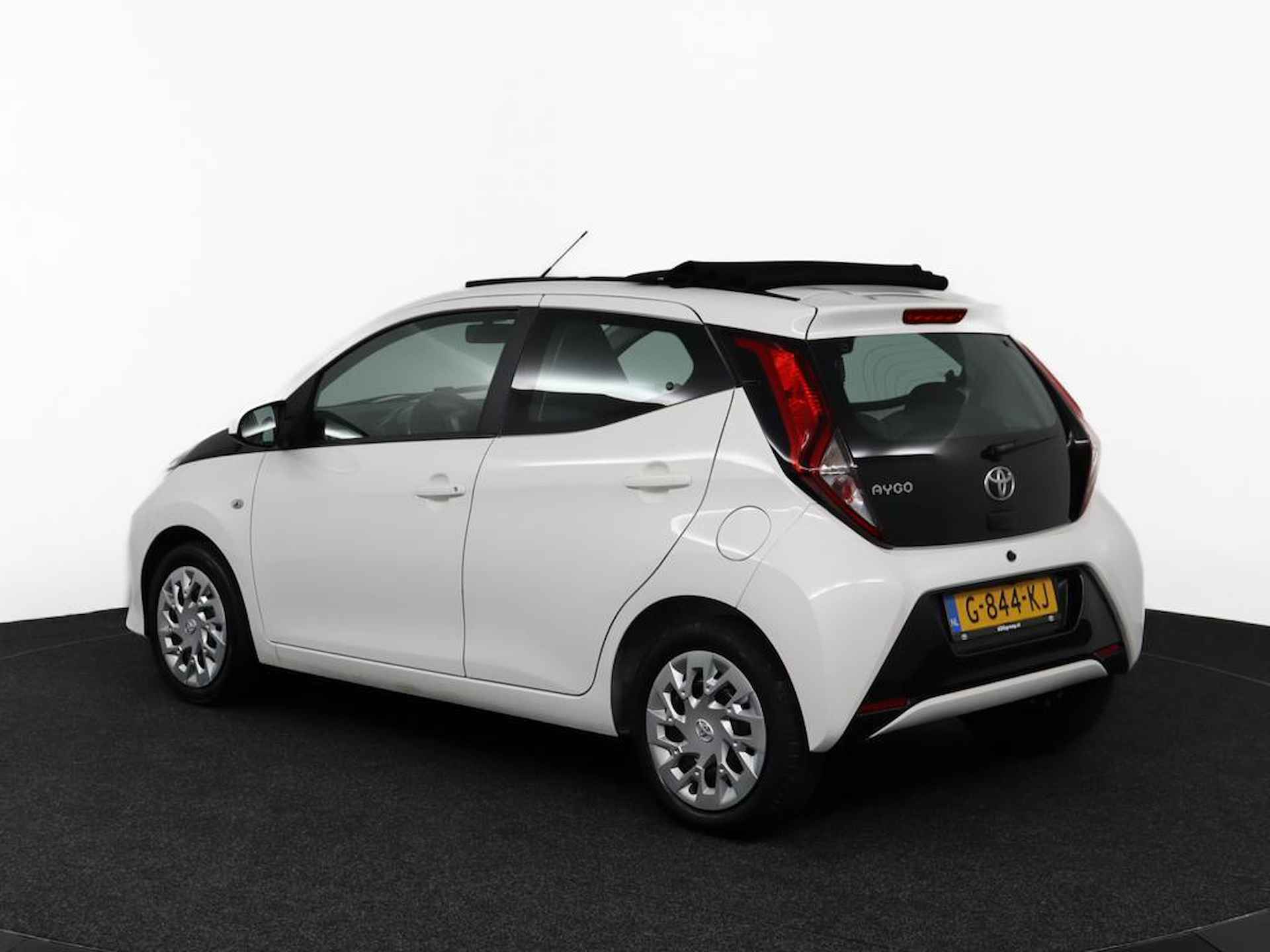 Toyota Aygo 1.0 VVT-i x-play limited | Apple carplay & Android auto | Elektrisch vouwdak | Airco | - 13/48