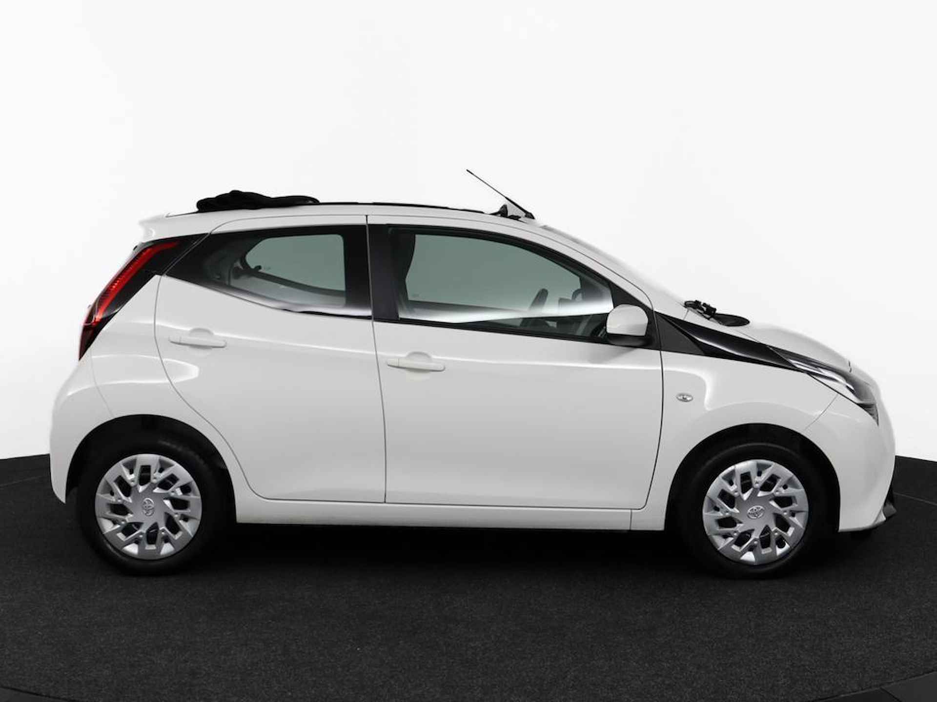 Toyota Aygo 1.0 VVT-i x-play limited | Apple carplay & Android auto | Elektrisch vouwdak | Airco | - 14/48