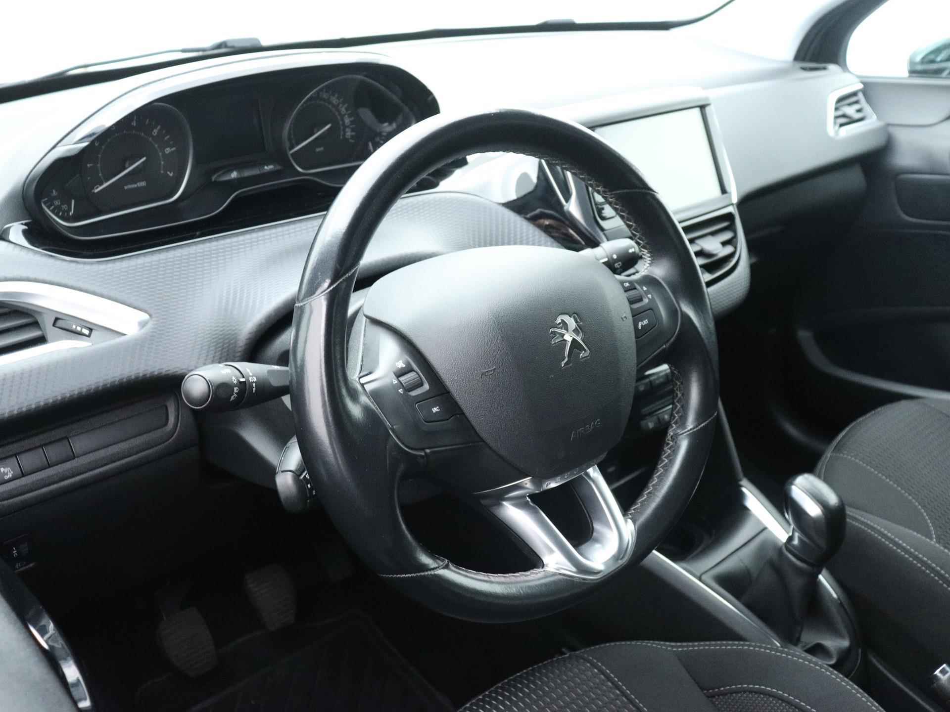 Peugeot 208 Allure 82pk | Navigatie | Achteruitrijcamera | Climate Control | Cruise Control | Parkeersensoren | Apple Carplay / Android Auto | Bluetooth | Armsteun | Donker getint glas | 16" lichtmetalen velgen | - 11/35