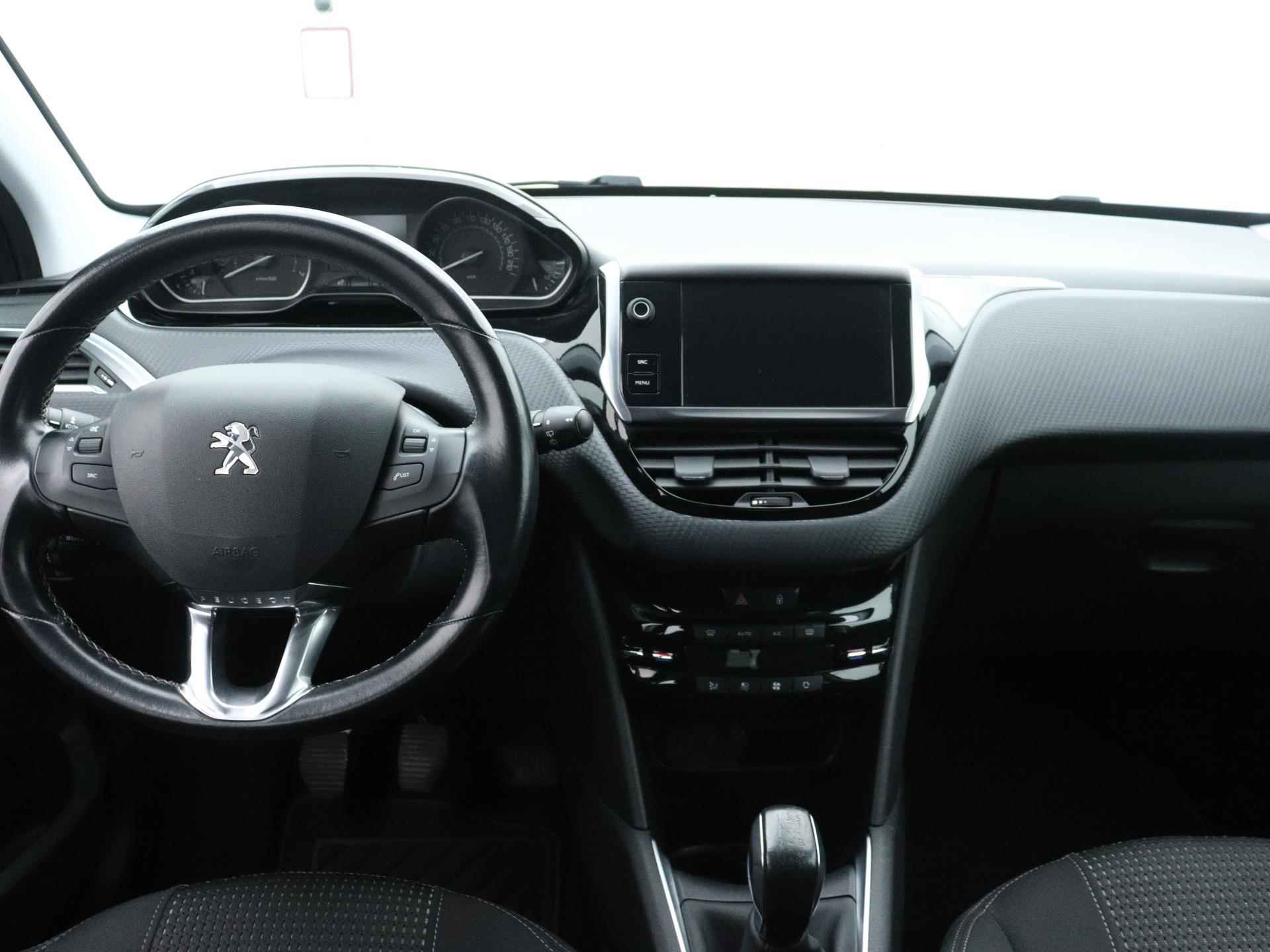 Peugeot 208 Allure 82pk | Navigatie | Achteruitrijcamera | Climate Control | Cruise Control | Parkeersensoren | Apple Carplay / Android Auto | Bluetooth | Armsteun | Donker getint glas | 16" lichtmetalen velgen | - 12/35