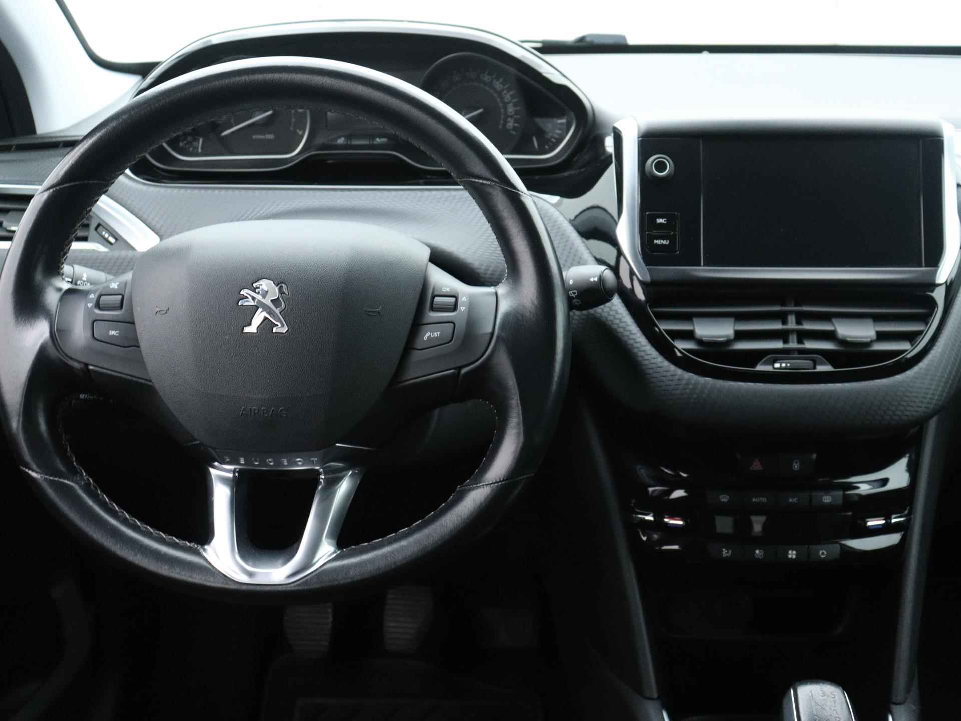 Peugeot 208 Allure 82pk | Navigatie | Achteruitrijcamera | Climate Control | Cruise Control | Parkeersensoren | Apple Carplay / Android Auto | Bluetooth | Armsteun | Donker getint glas | 16" lichtmetalen velgen | - 13/35