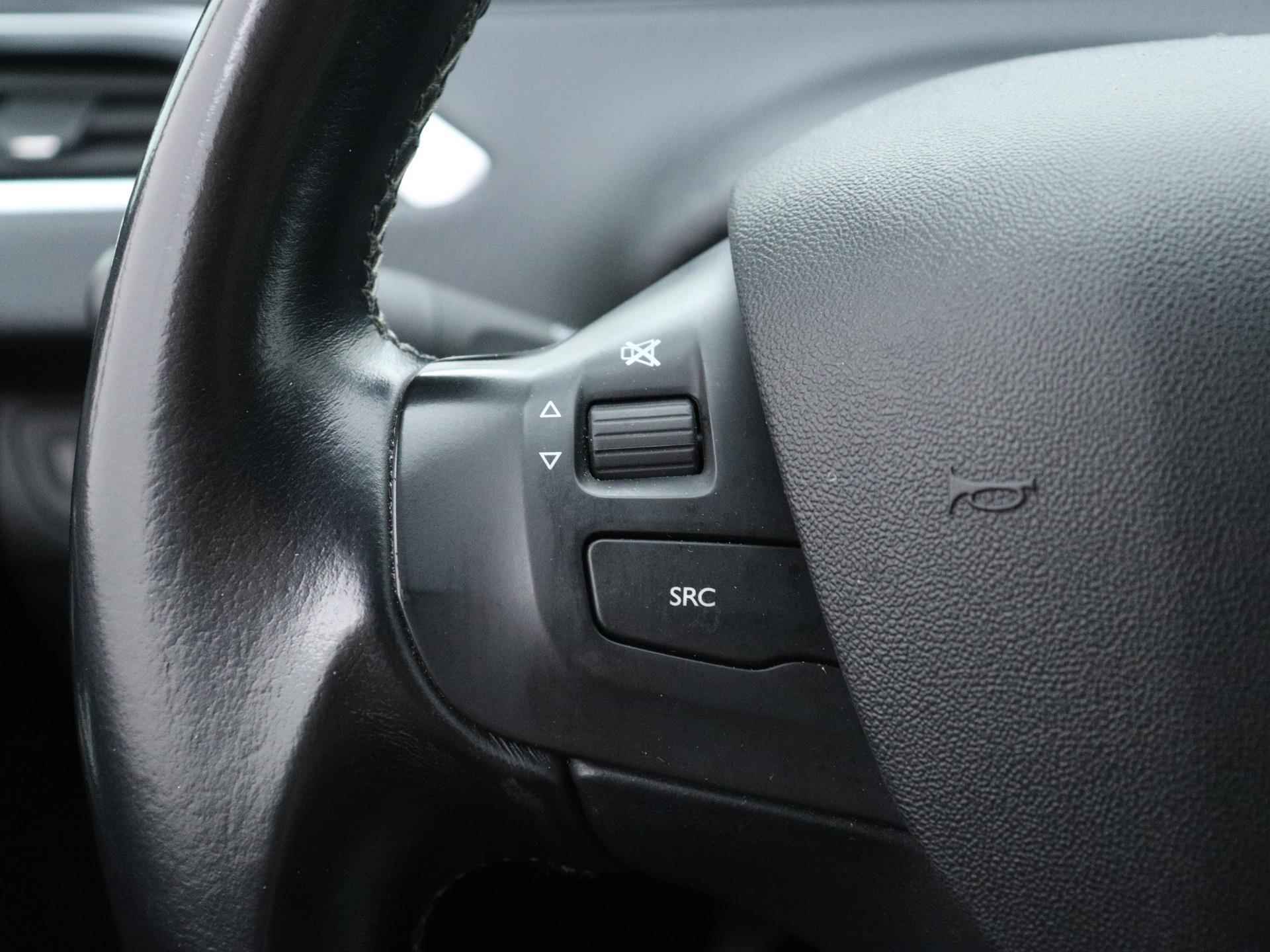 Peugeot 208 Allure 82pk | Navigatie | Achteruitrijcamera | Climate Control | Cruise Control | Parkeersensoren | Apple Carplay / Android Auto | Bluetooth | Armsteun | Donker getint glas | 16" lichtmetalen velgen | - 17/35