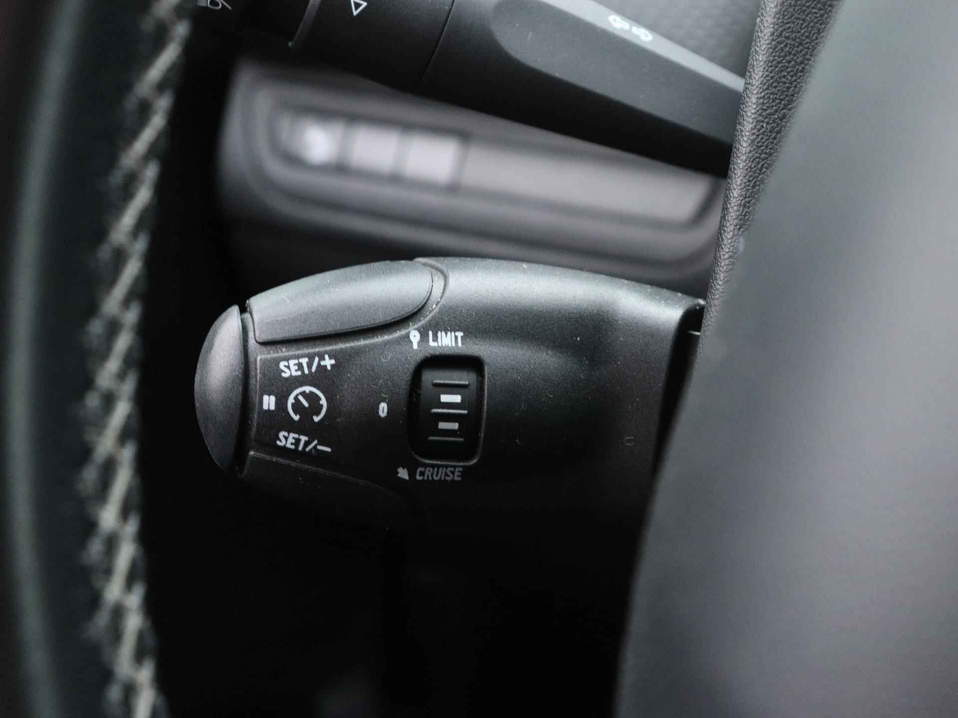 Peugeot 208 Allure 82pk | Navigatie | Achteruitrijcamera | Climate Control | Cruise Control | Parkeersensoren | Apple Carplay / Android Auto | Bluetooth | Armsteun | Donker getint glas | 16" lichtmetalen velgen | - 19/35