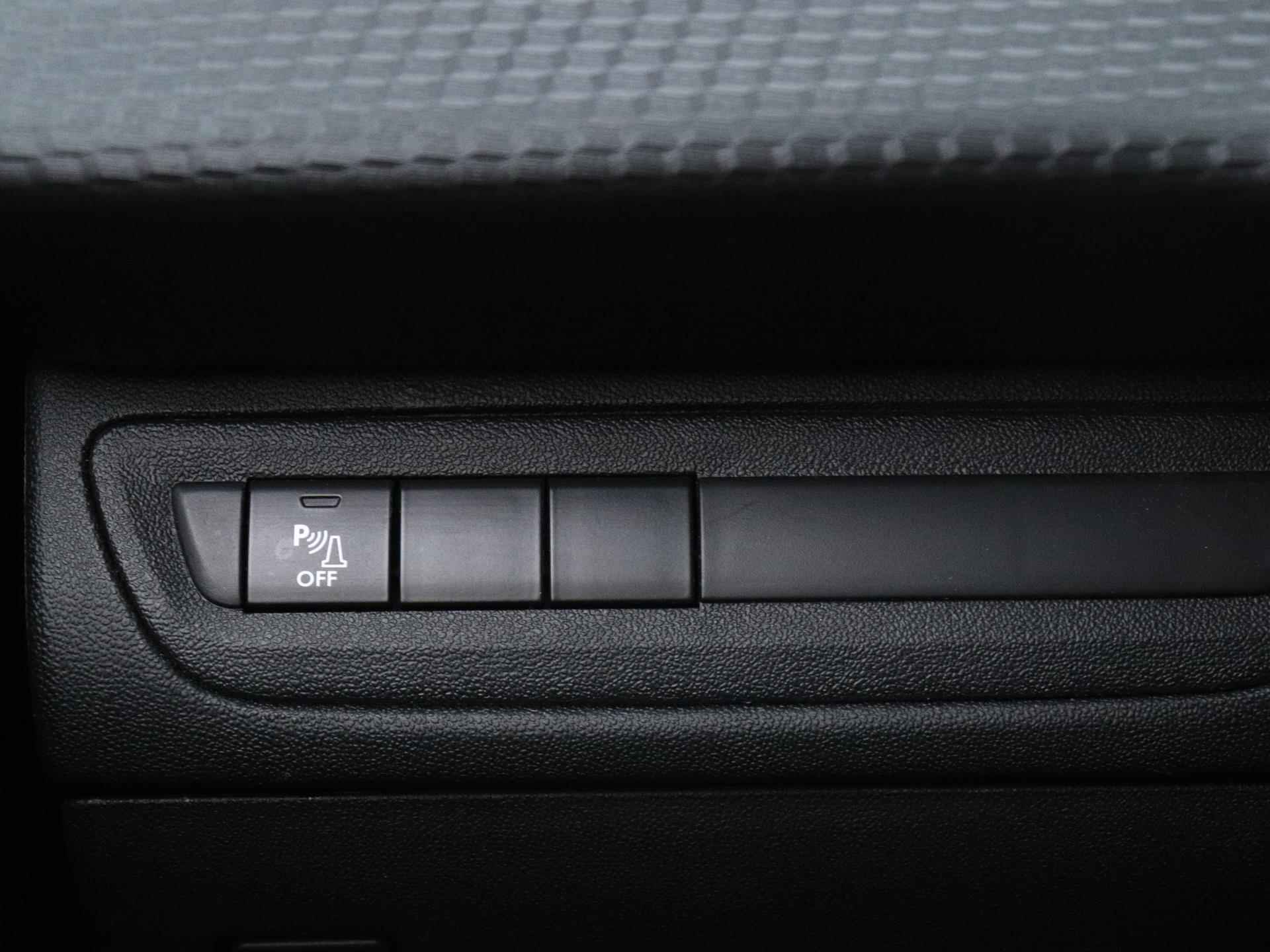Peugeot 208 Allure 82pk | Navigatie | Achteruitrijcamera | Climate Control | Cruise Control | Parkeersensoren | Apple Carplay / Android Auto | Bluetooth | Armsteun | Donker getint glas | 16" lichtmetalen velgen | - 20/35