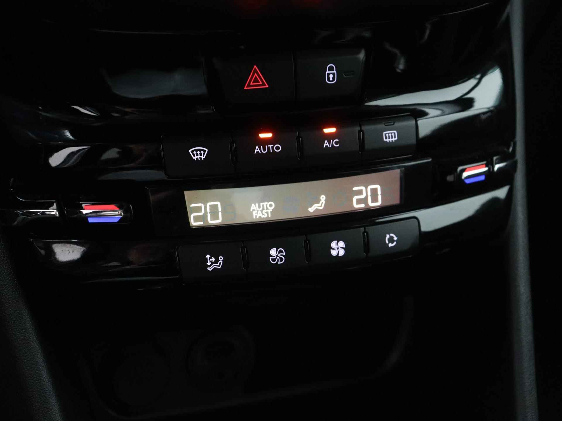 Peugeot 208 Allure 82pk | Navigatie | Achteruitrijcamera | Climate Control | Cruise Control | Parkeersensoren | Apple Carplay / Android Auto | Bluetooth | Armsteun | Donker getint glas | 16" lichtmetalen velgen | - 25/35